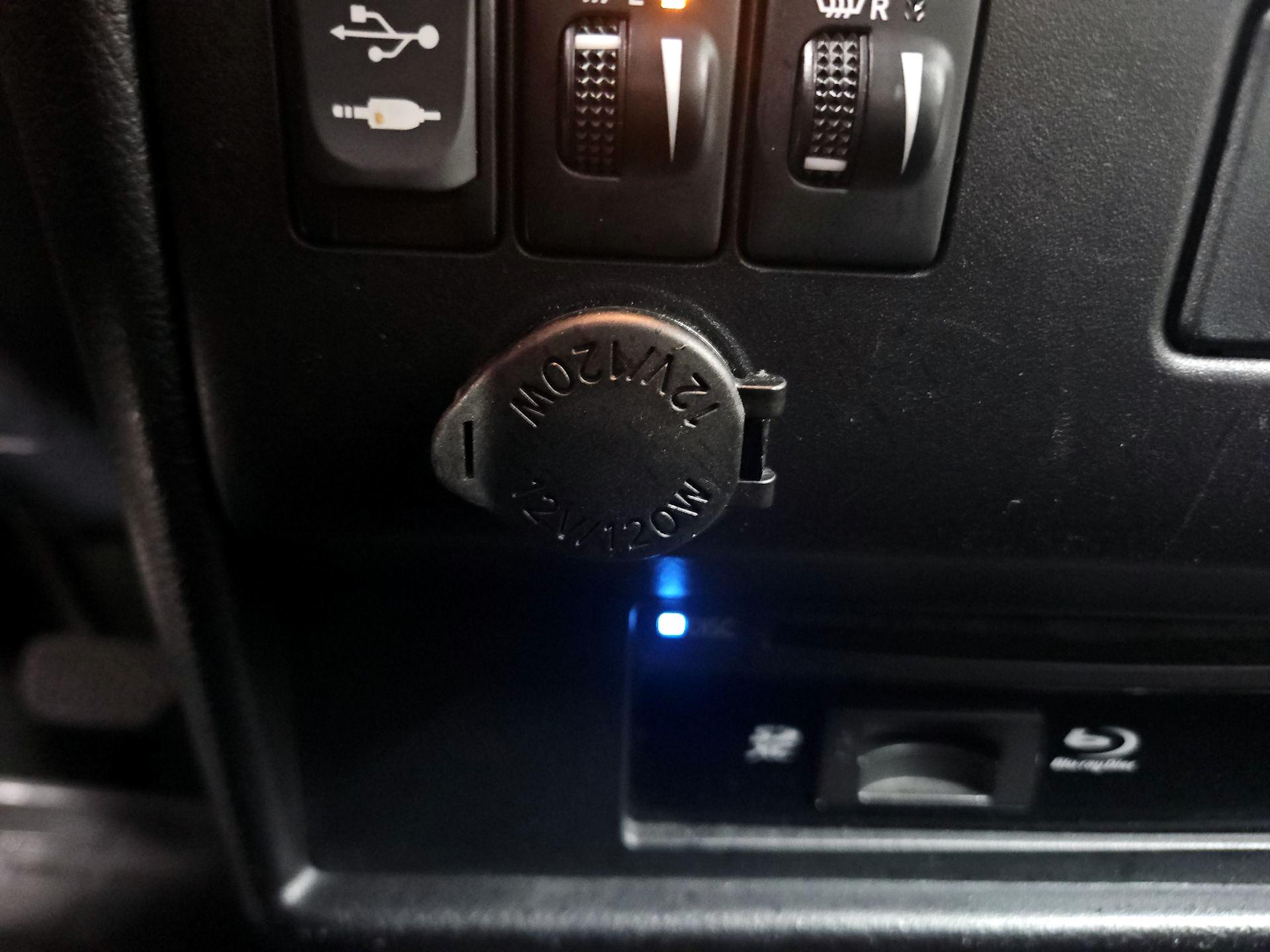 Thumbnail: 2015 Toyota Sienna - 19