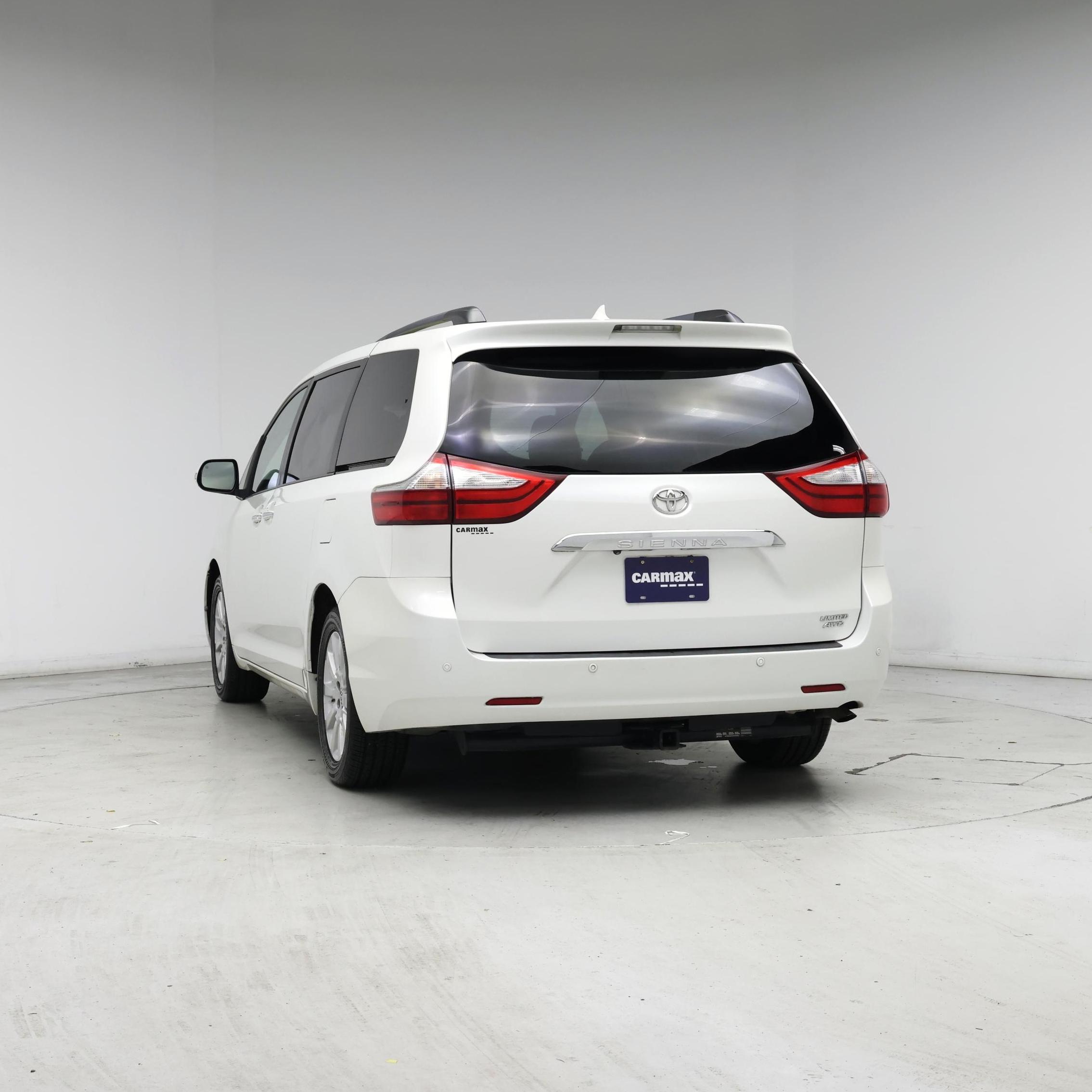 Thumbnail: 2015 Toyota Sienna - 6