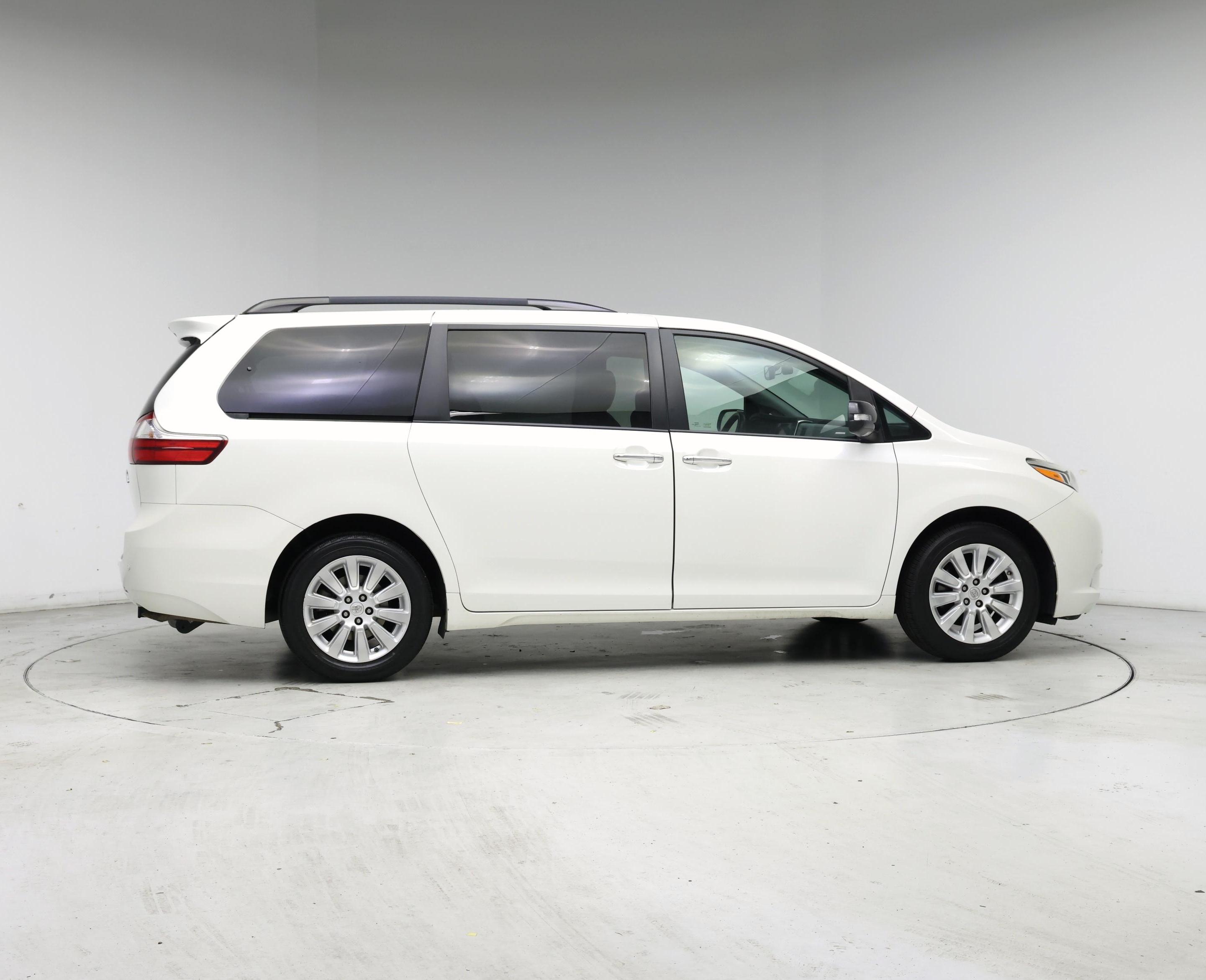 Thumbnail: 2015 Toyota Sienna - 7
