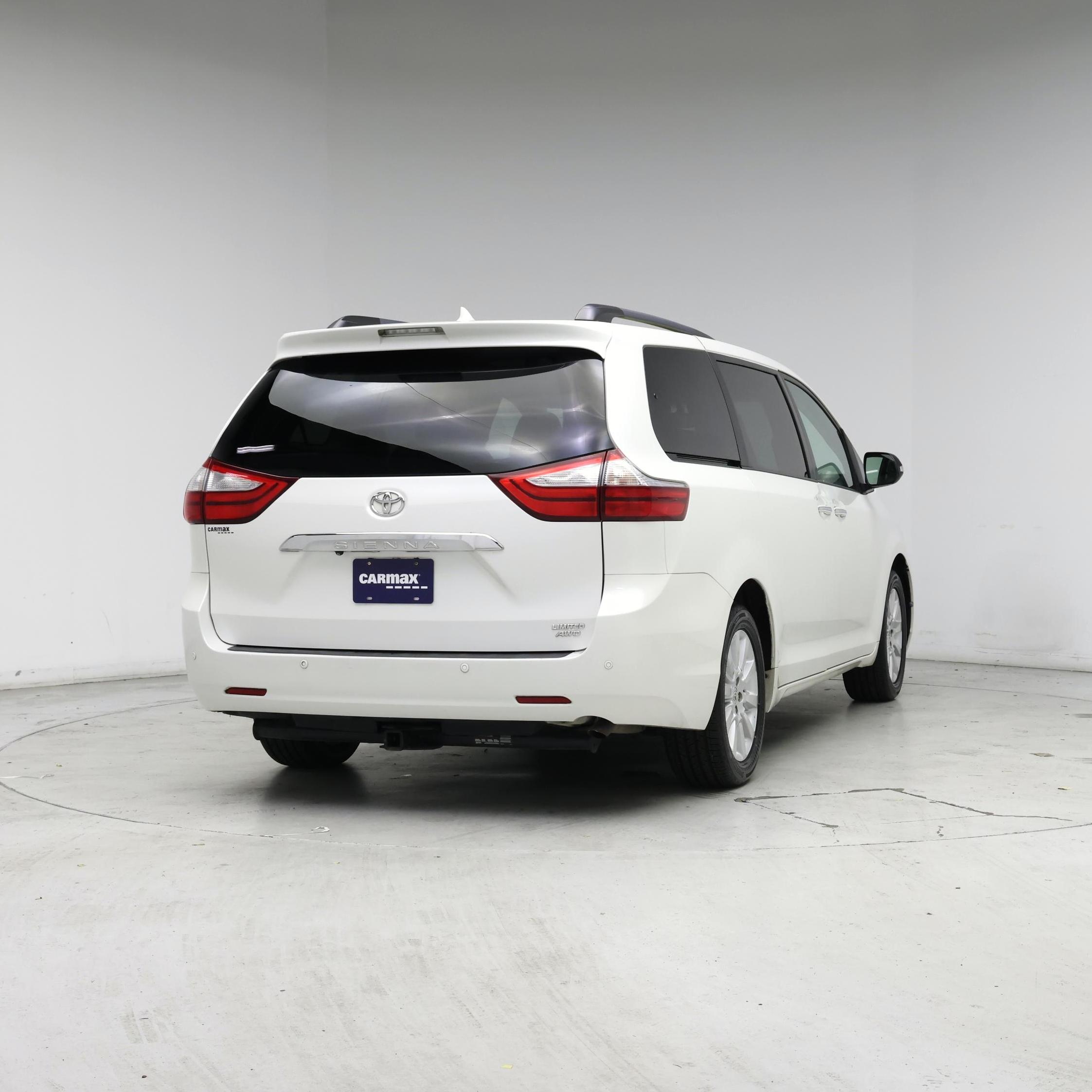 Thumbnail: 2015 Toyota Sienna - 8