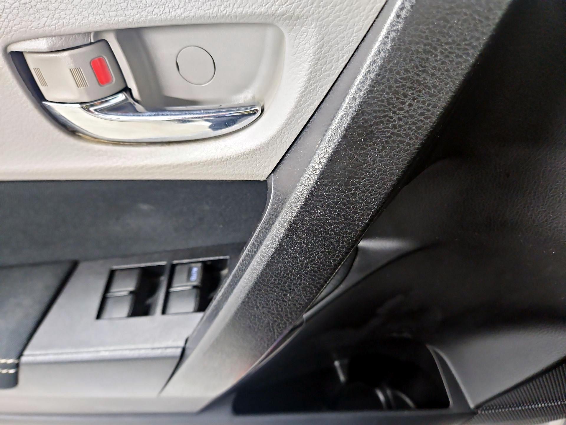 Thumbnail: 2015 Toyota Corolla - 12