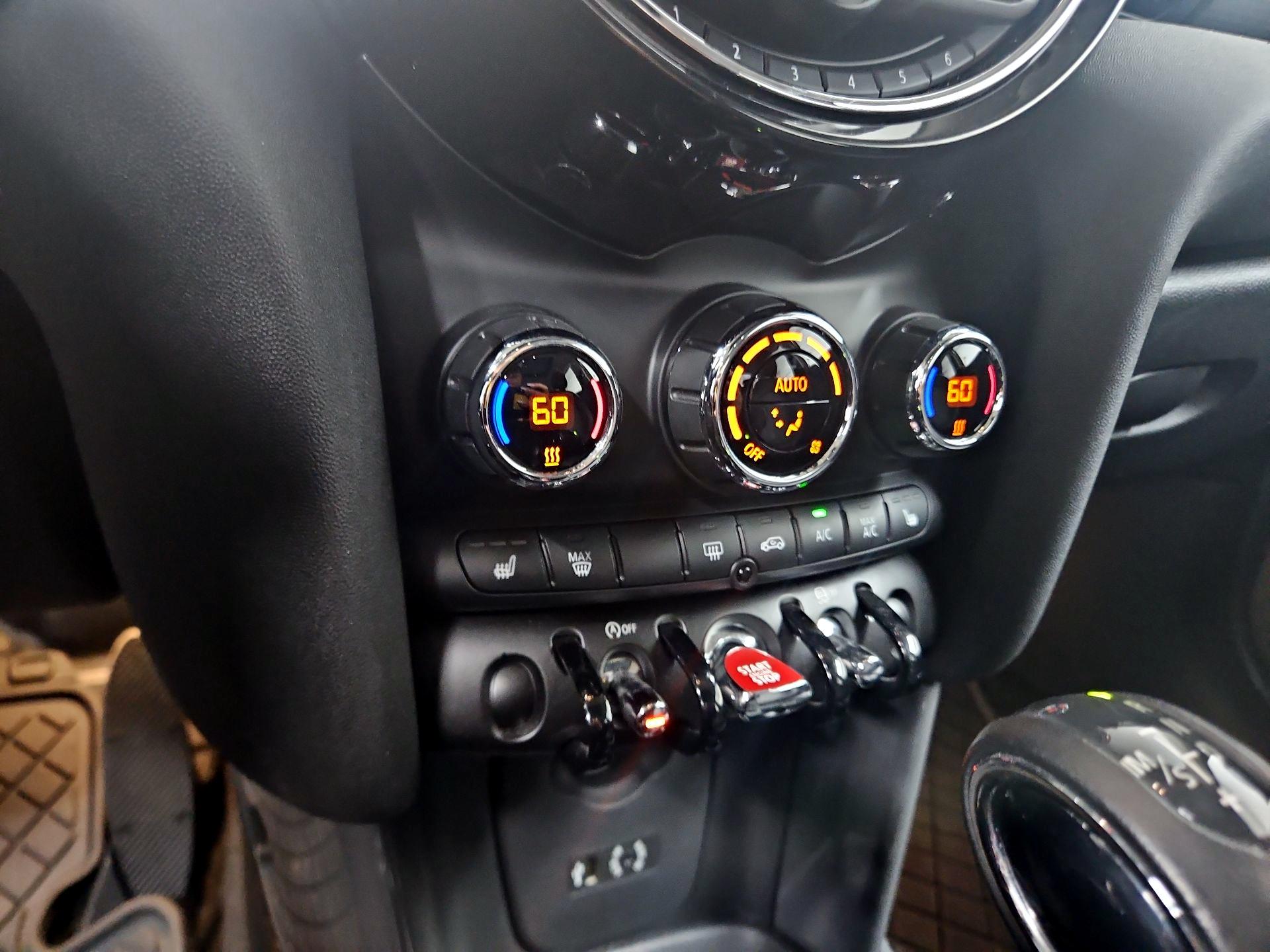 Thumbnail: 2017 MINI Cooper Hardtop - 16