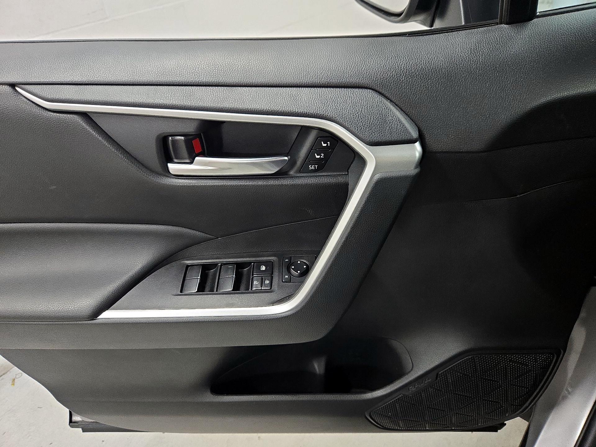 Thumbnail: 2021 Toyota RAV4 - 12
