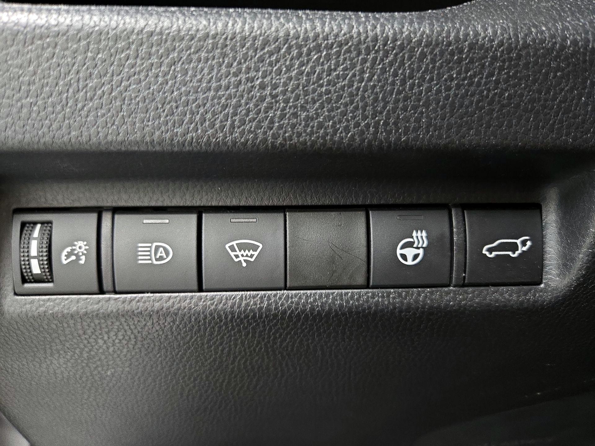 Thumbnail: 2021 Toyota RAV4 - 13