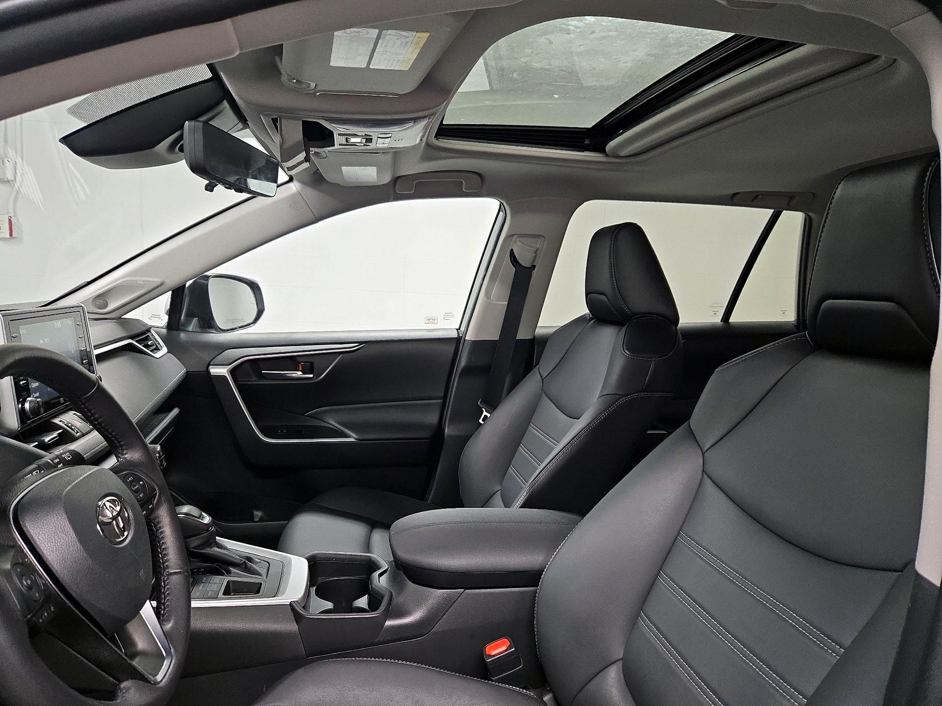 Thumbnail: 2021 Toyota RAV4 - 19