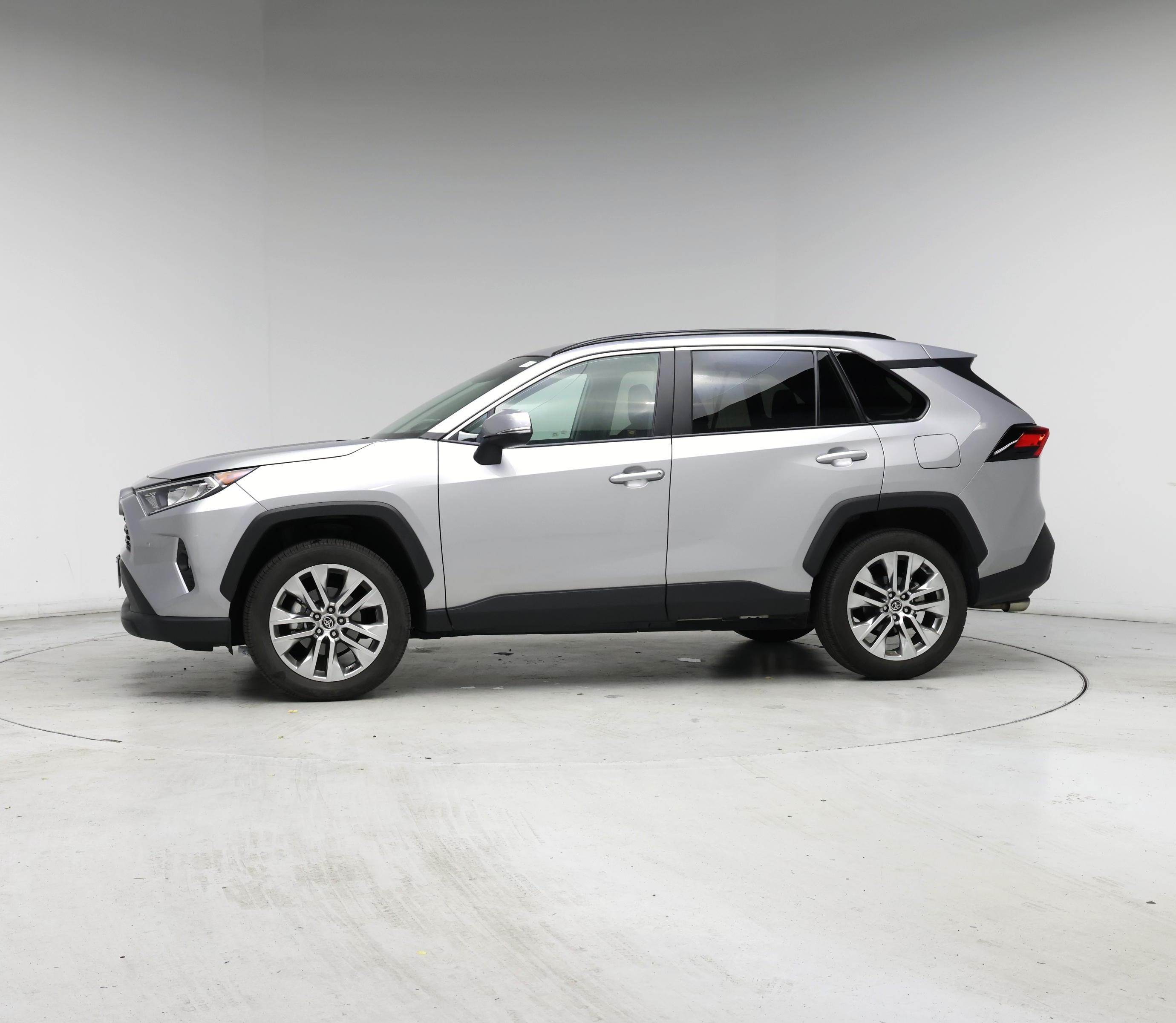 Thumbnail: 2021 Toyota RAV4 - 3