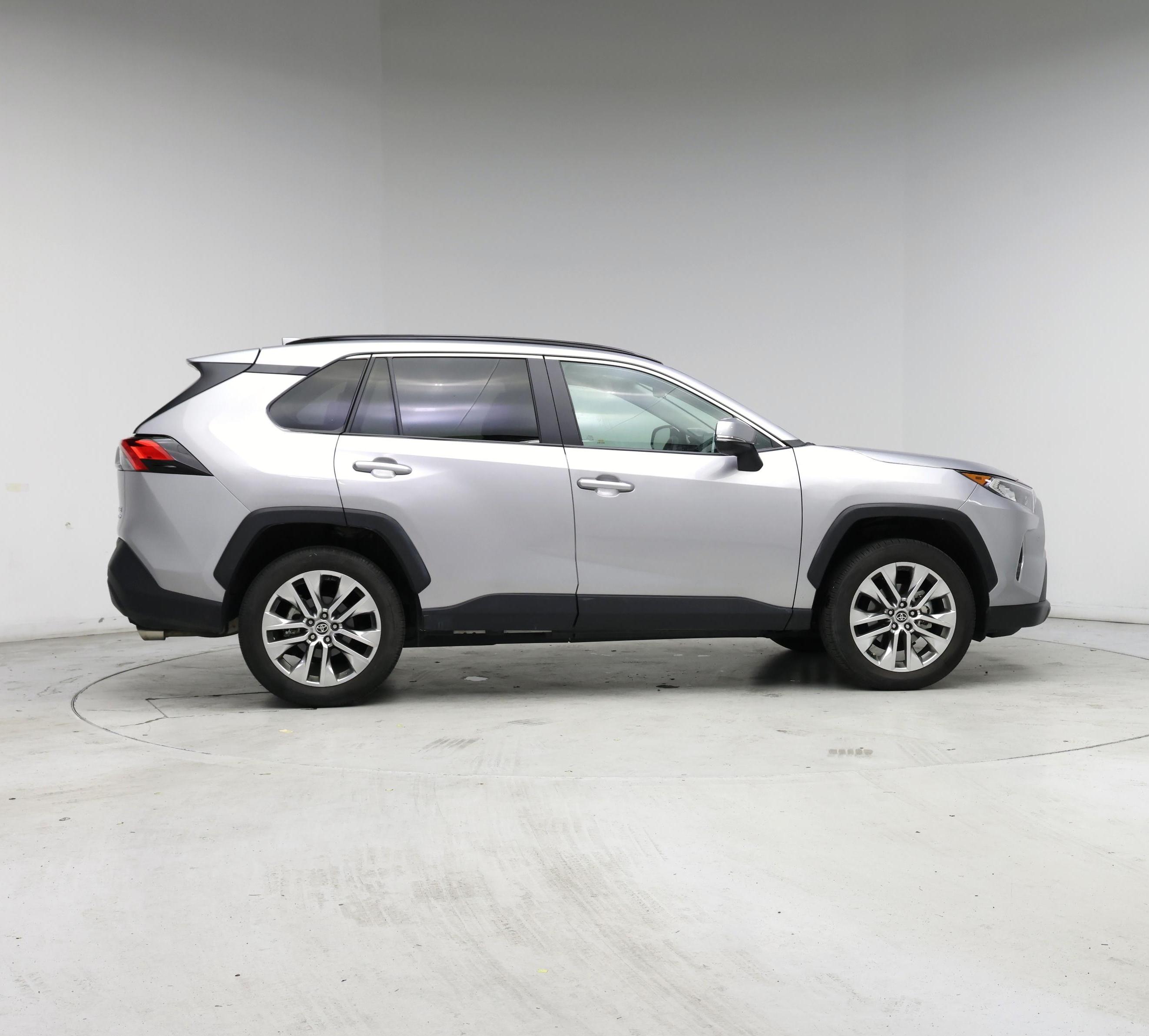 Thumbnail: 2021 Toyota RAV4 - 7
