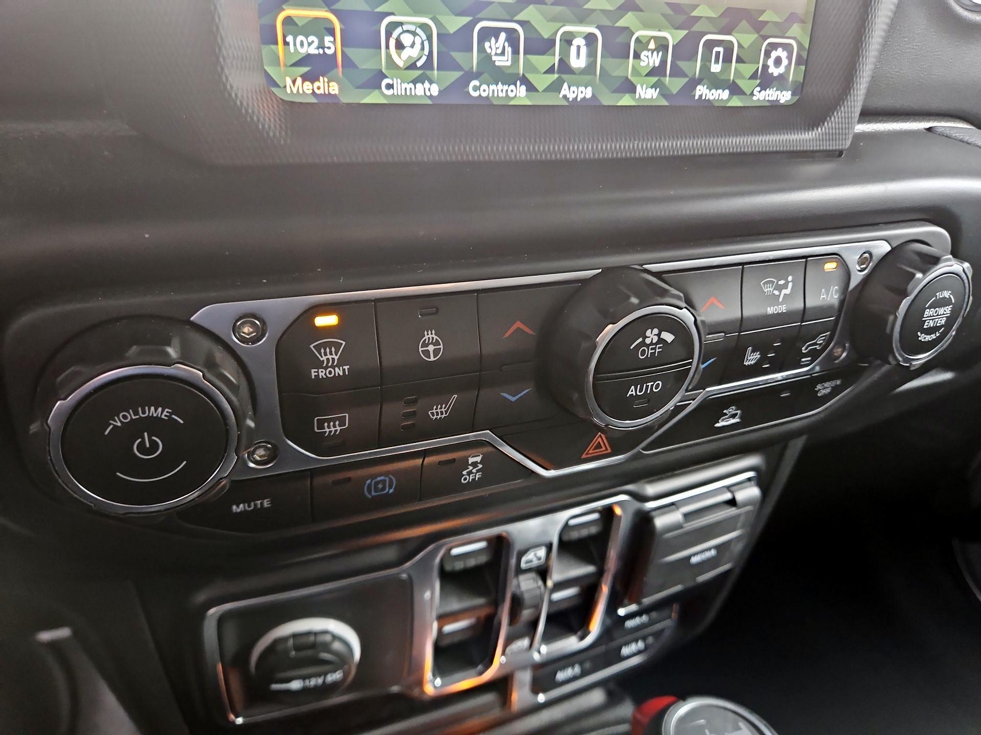 Thumbnail: 2022 Jeep Wrangler - 17