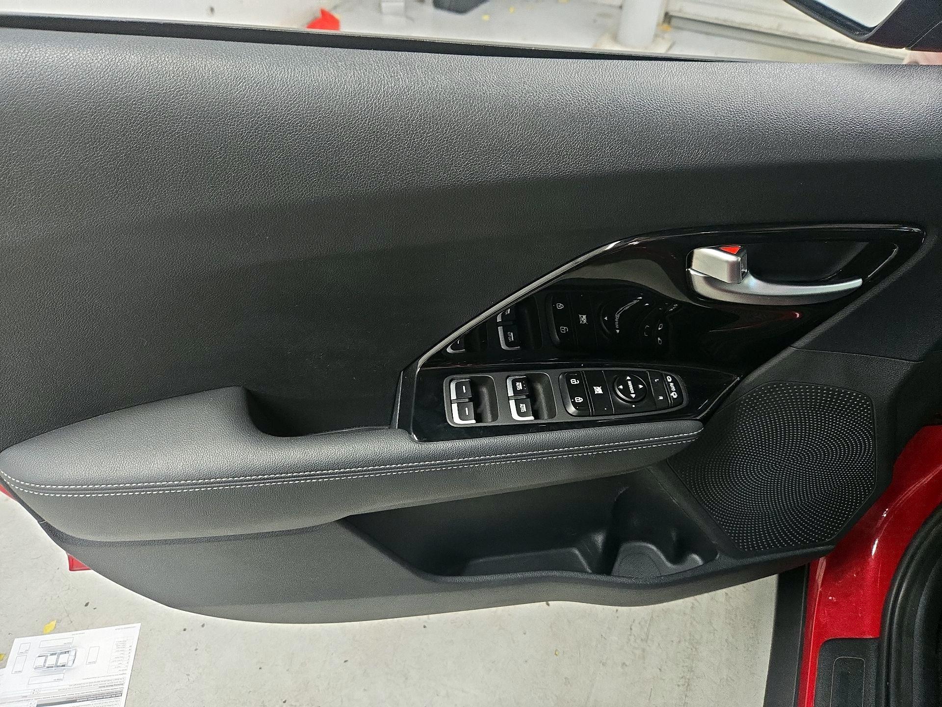 Thumbnail: 2018 Kia Niro - 12
