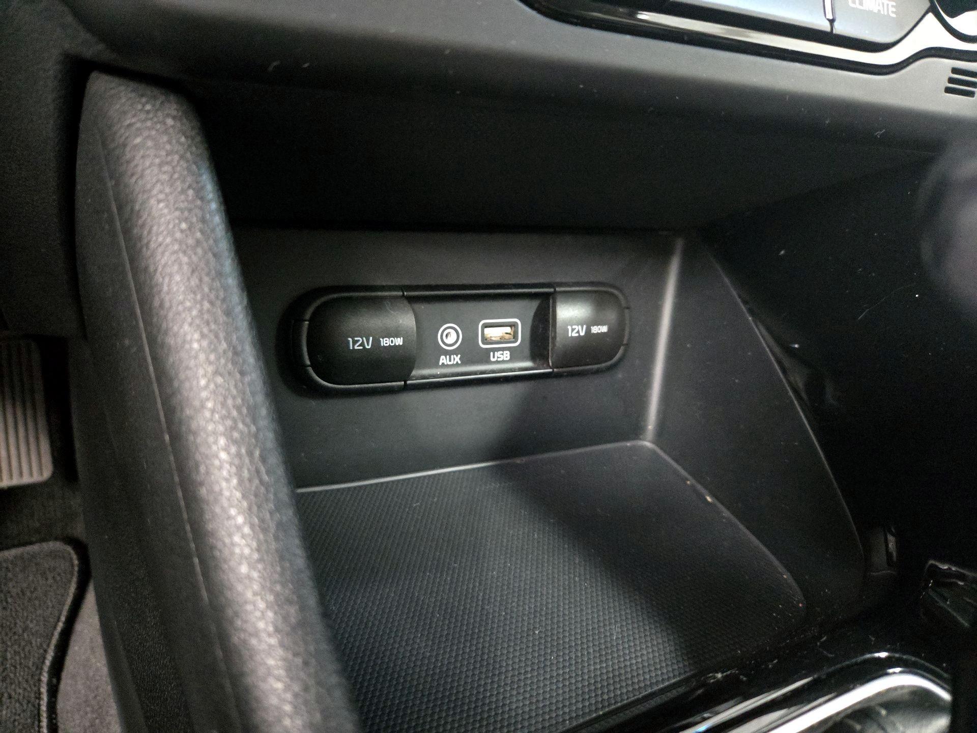 Thumbnail: 2018 Kia Niro - 18