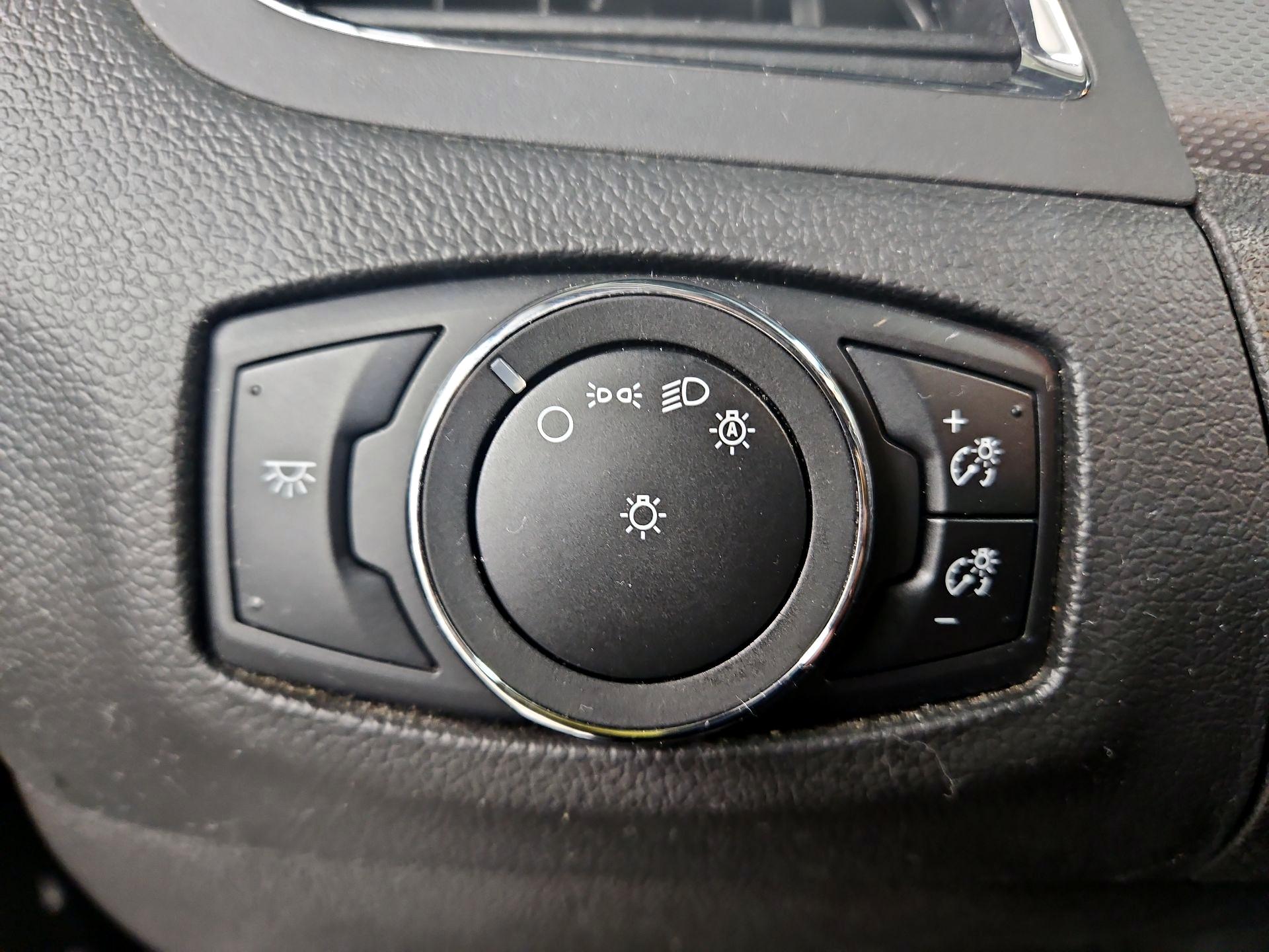 Thumbnail: 2014 Ford Edge - 13