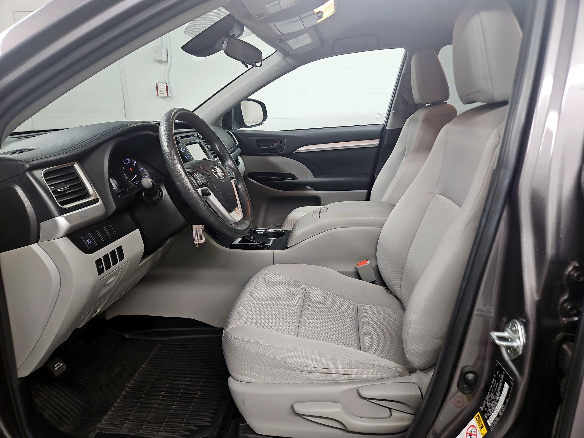 Thumbnail: 2019 Toyota Highlander - 11