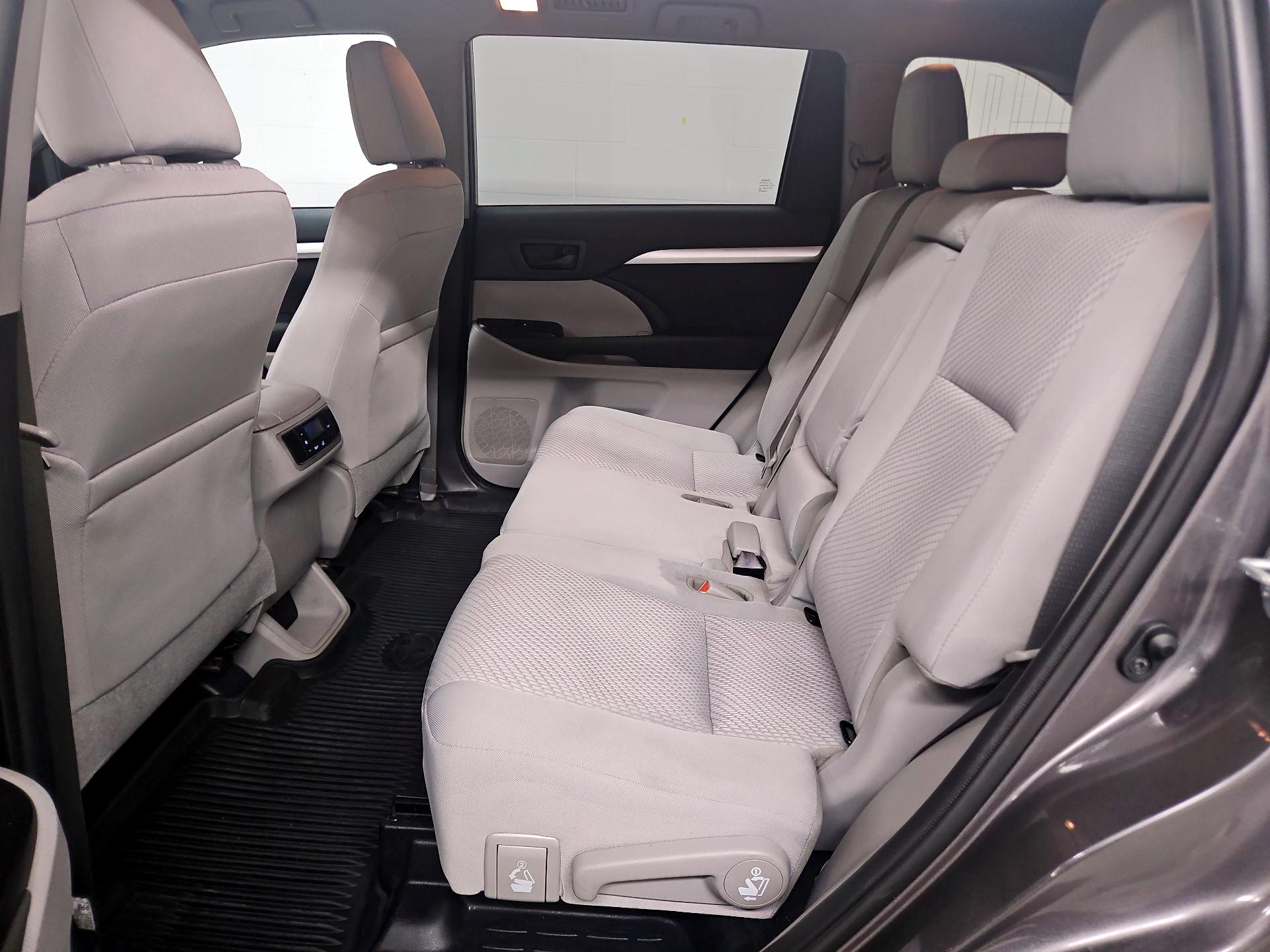 Thumbnail: 2019 Toyota Highlander - 19