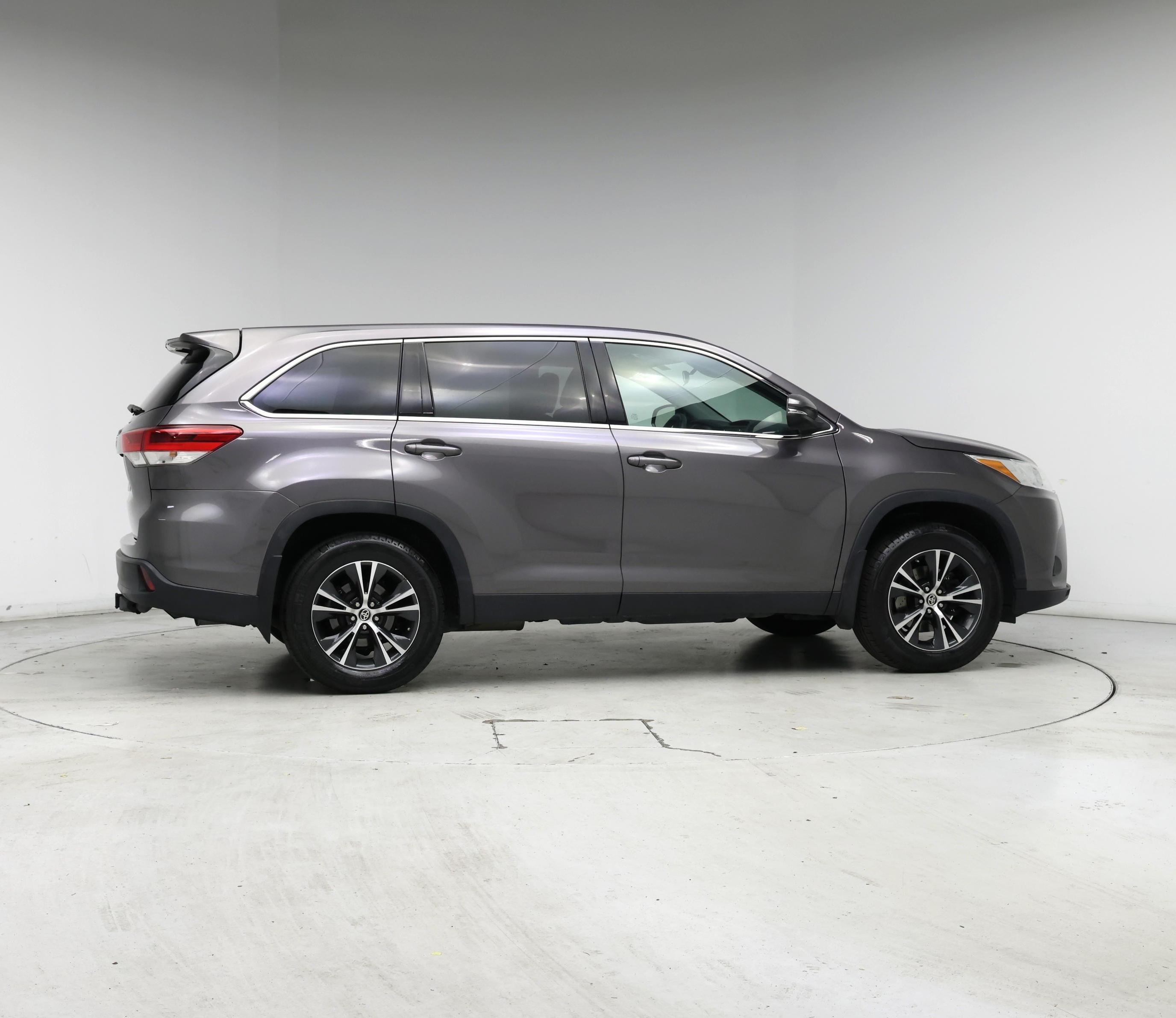 Thumbnail: 2019 Toyota Highlander - 7