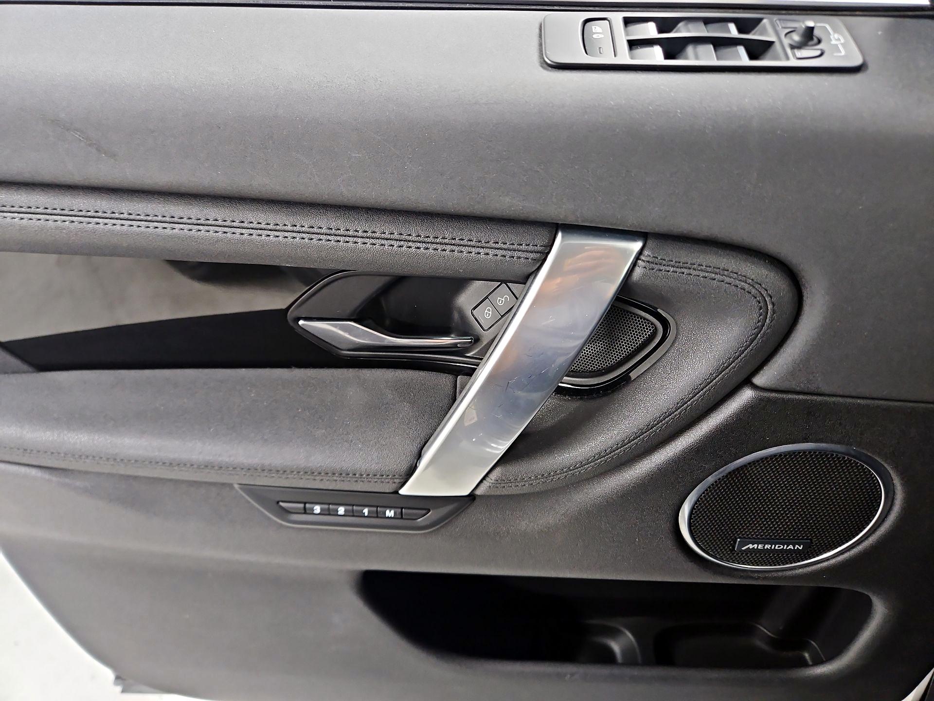 Thumbnail: 2020 Land Rover Discovery Sport - 12