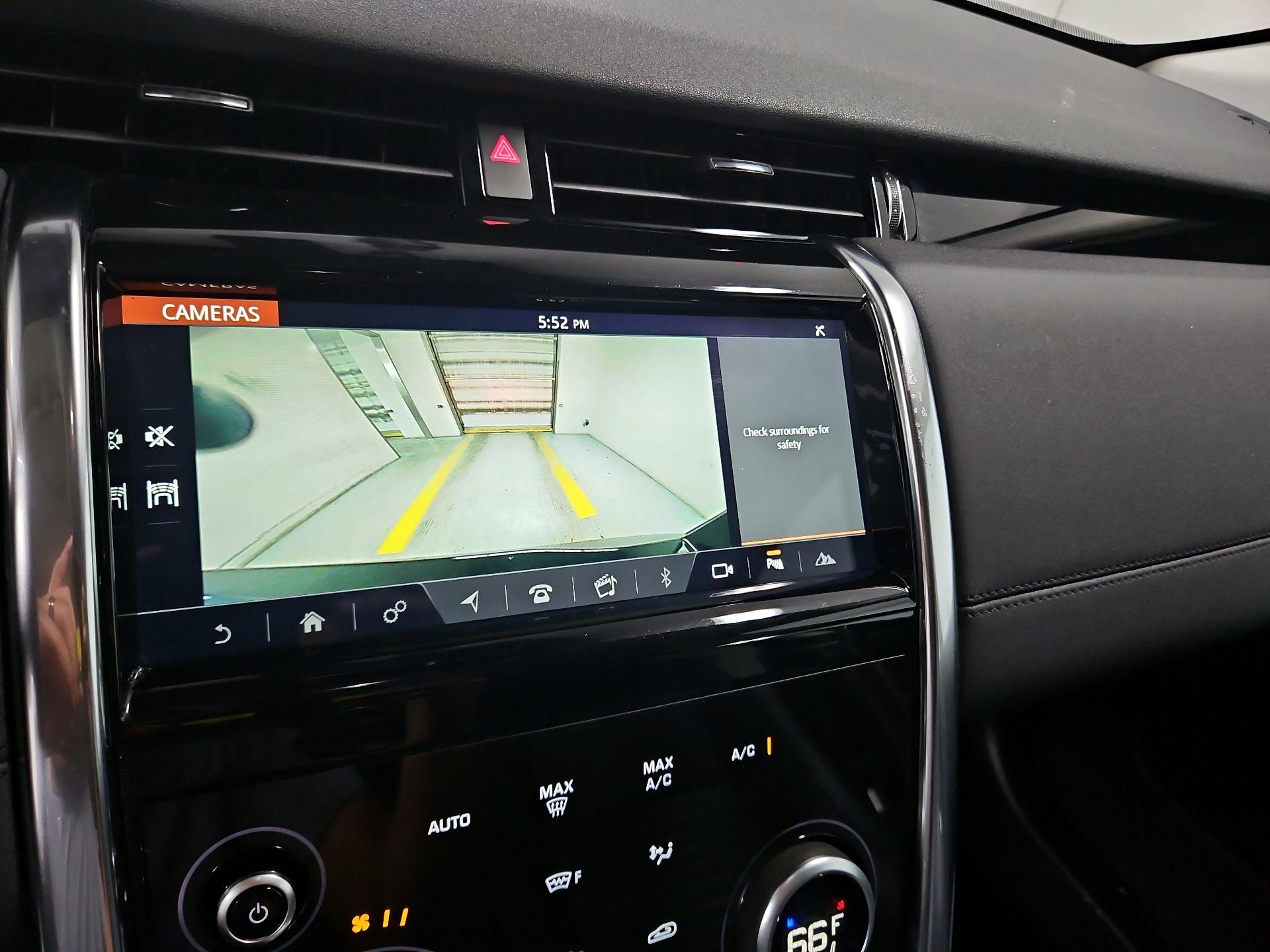 Thumbnail: 2020 Land Rover Discovery Sport - 15