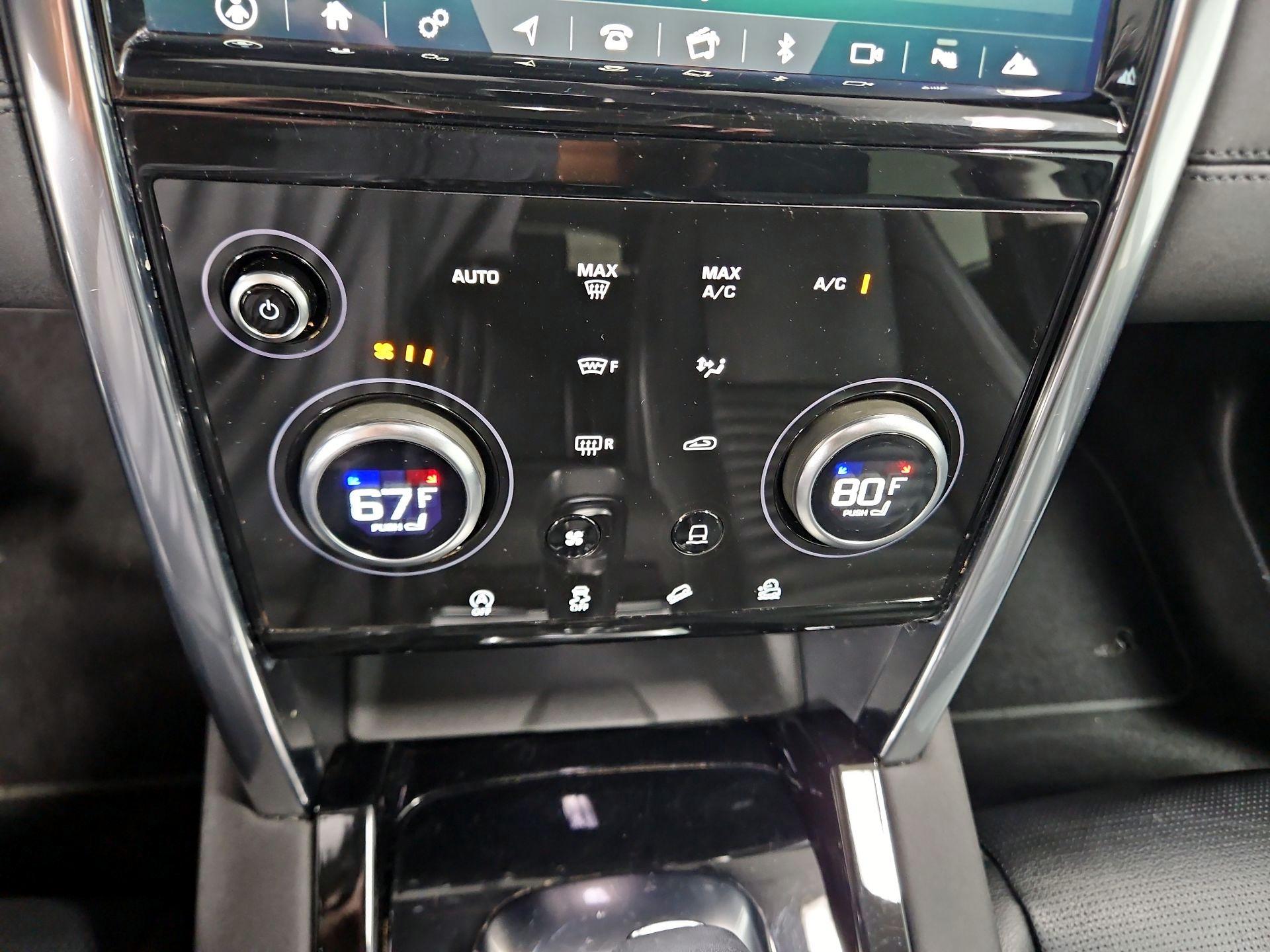 Thumbnail: 2020 Land Rover Discovery Sport - 17