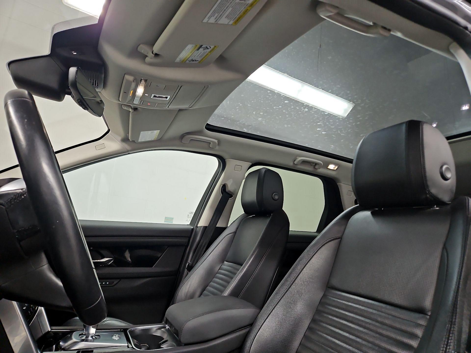 Thumbnail: 2020 Land Rover Discovery Sport - 20
