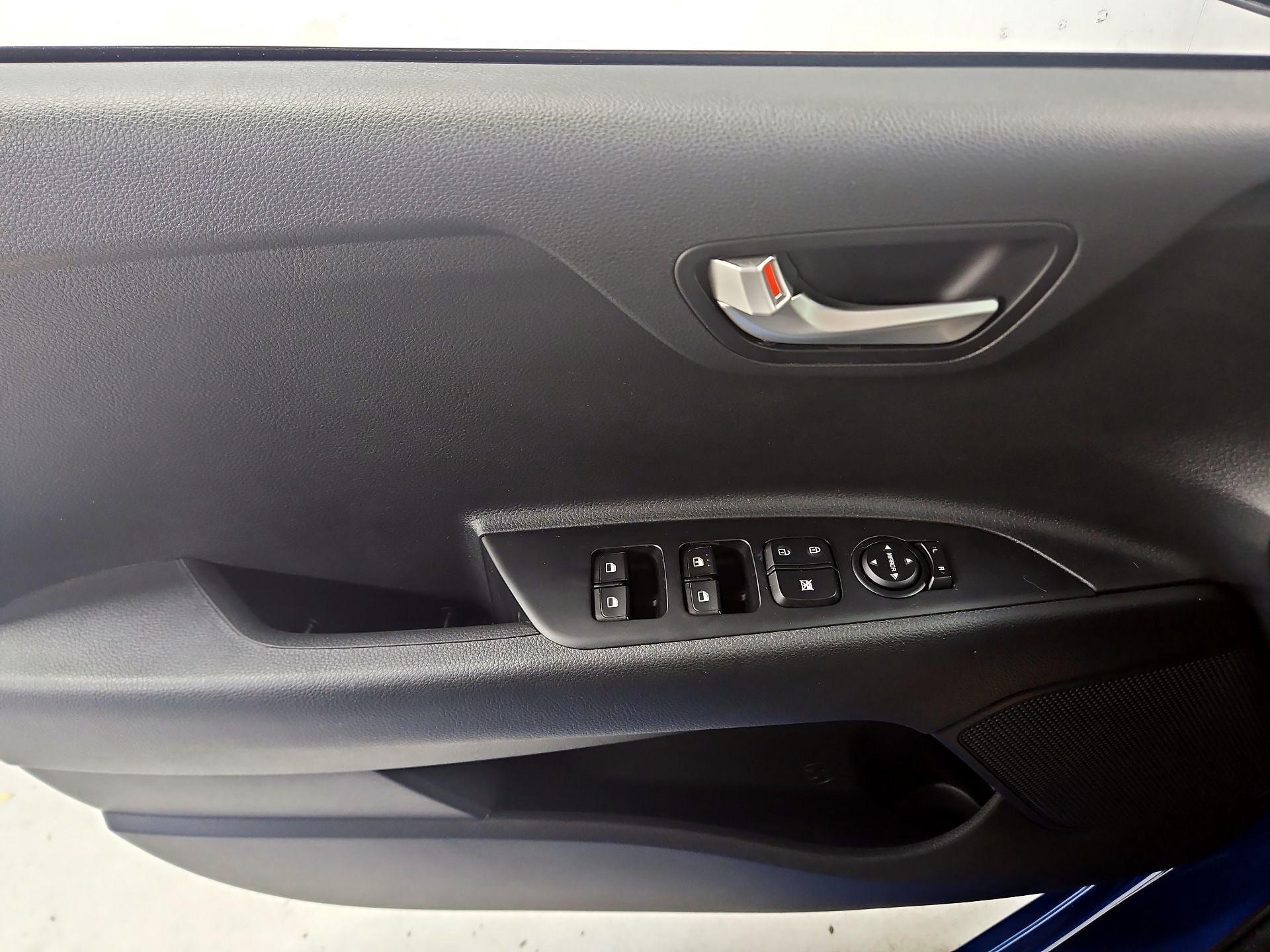 Thumbnail: 2023 Kia Rio - 12