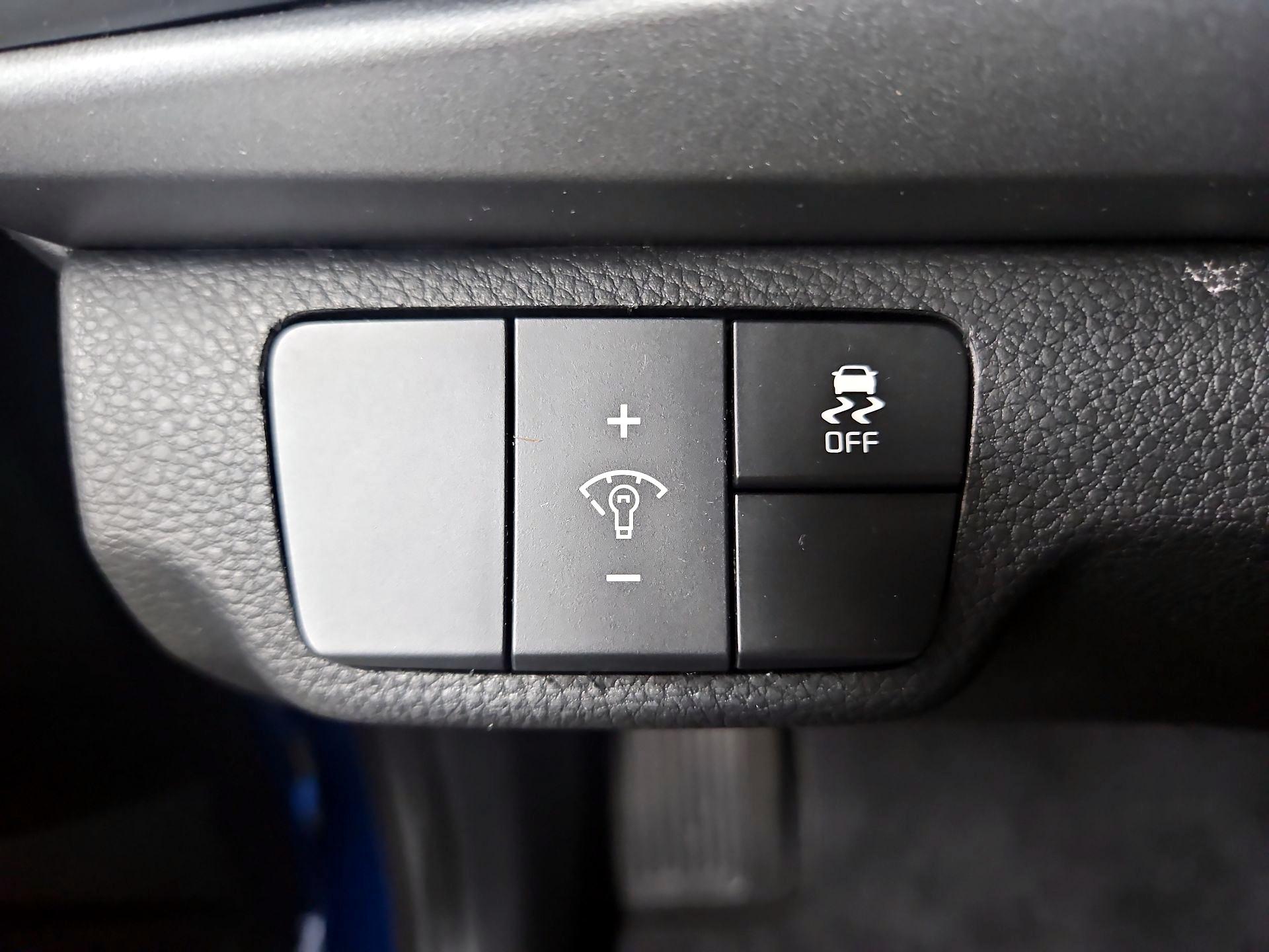 Thumbnail: 2023 Kia Rio - 13