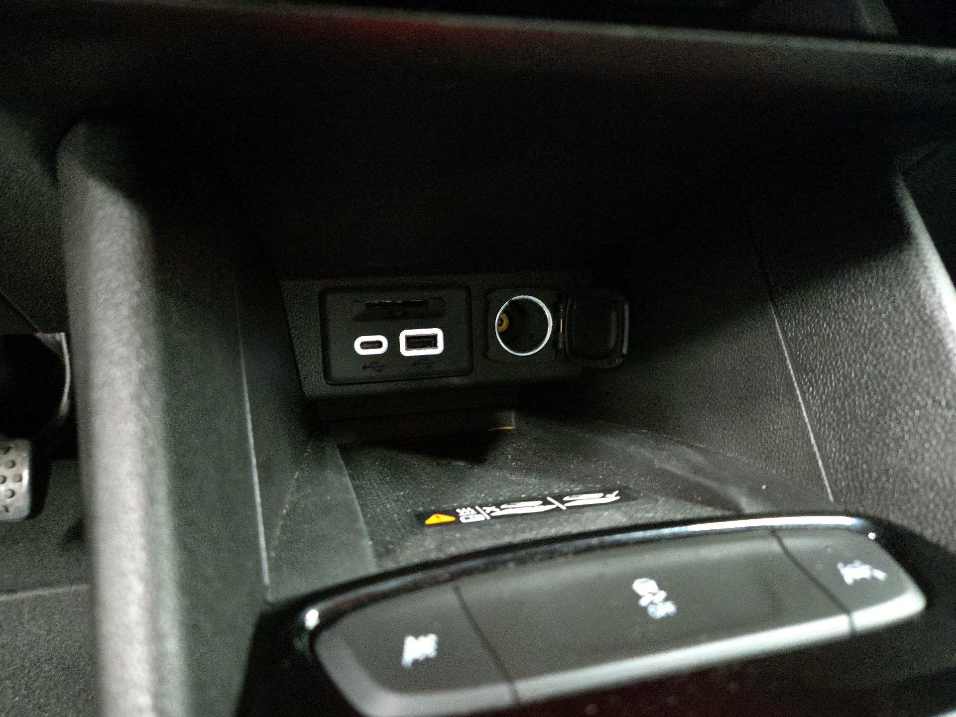 Thumbnail: 2022 Chevrolet Bolt EV - 18