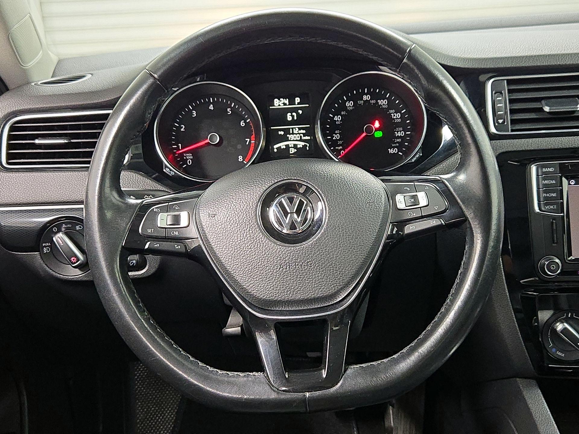 Thumbnail: 2016 Volkswagen Jetta - 10