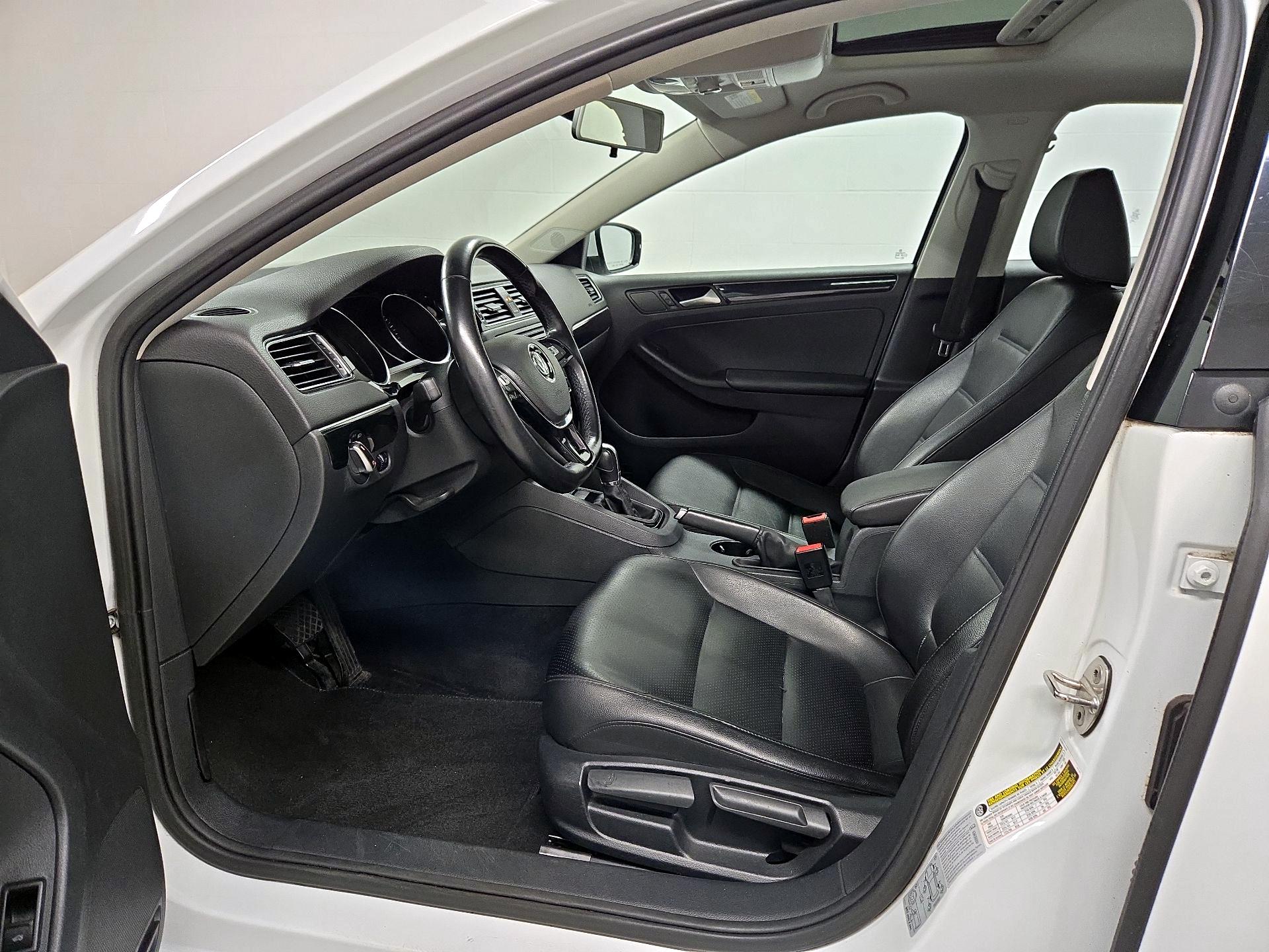 Thumbnail: 2016 Volkswagen Jetta - 11