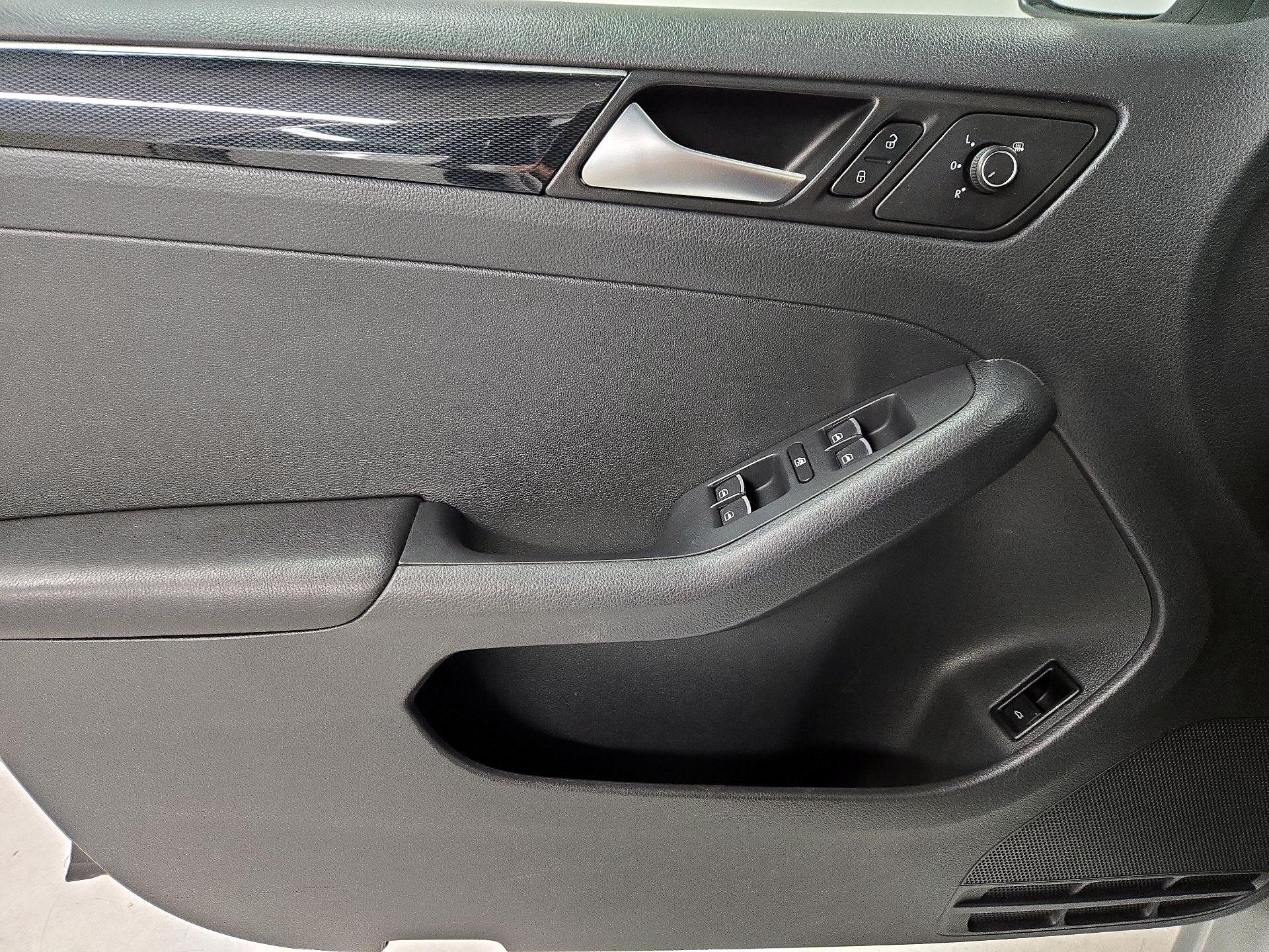 Thumbnail: 2016 Volkswagen Jetta - 12