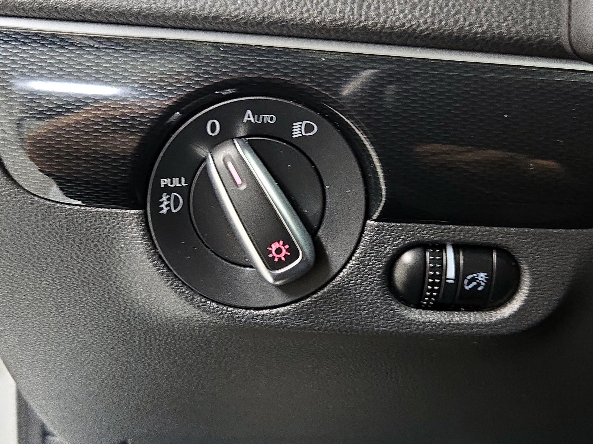 Thumbnail: 2016 Volkswagen Jetta - 13