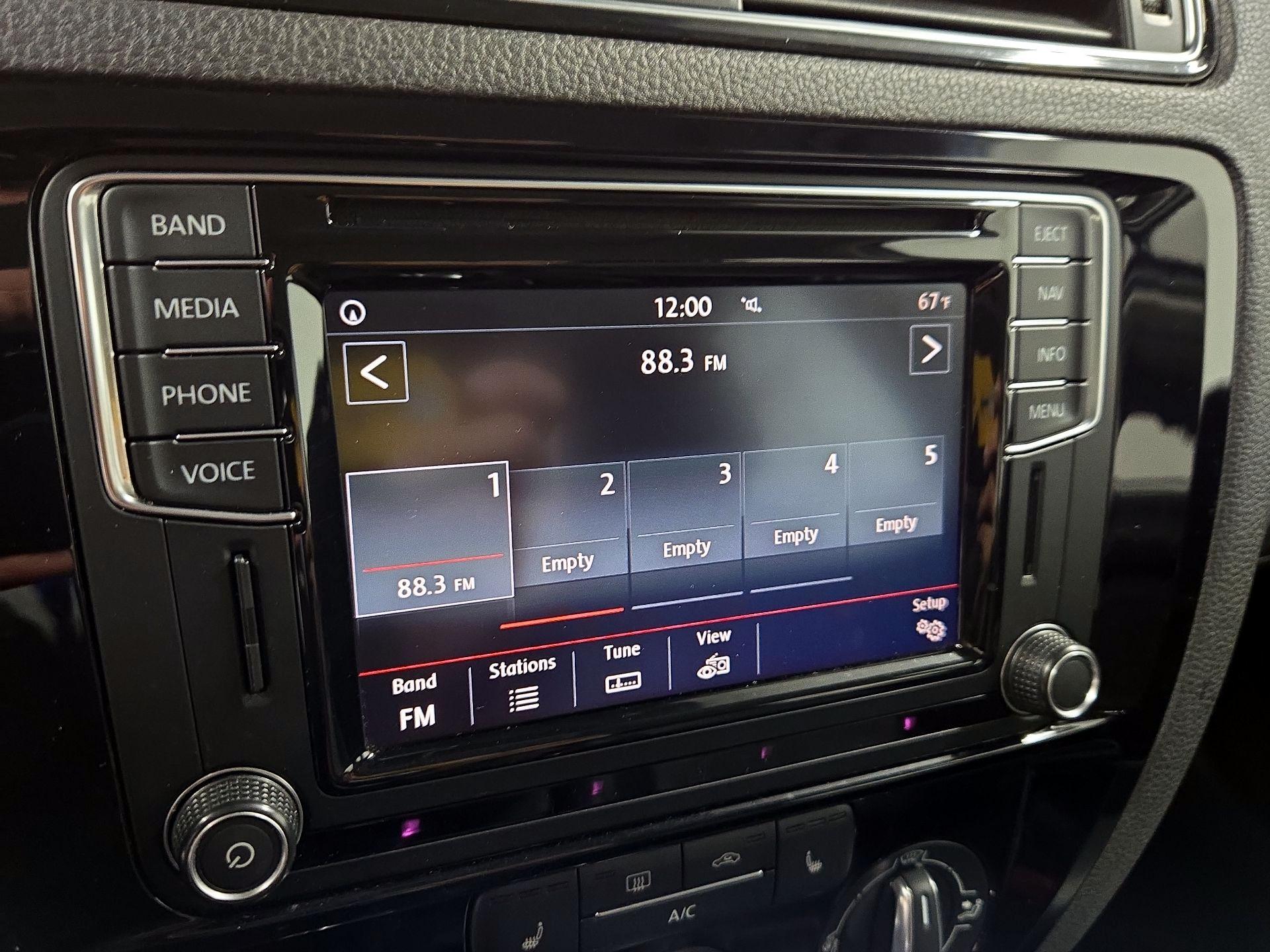 Thumbnail: 2016 Volkswagen Jetta - 16