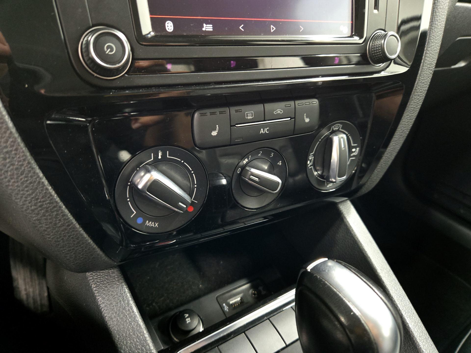 Thumbnail: 2016 Volkswagen Jetta - 17