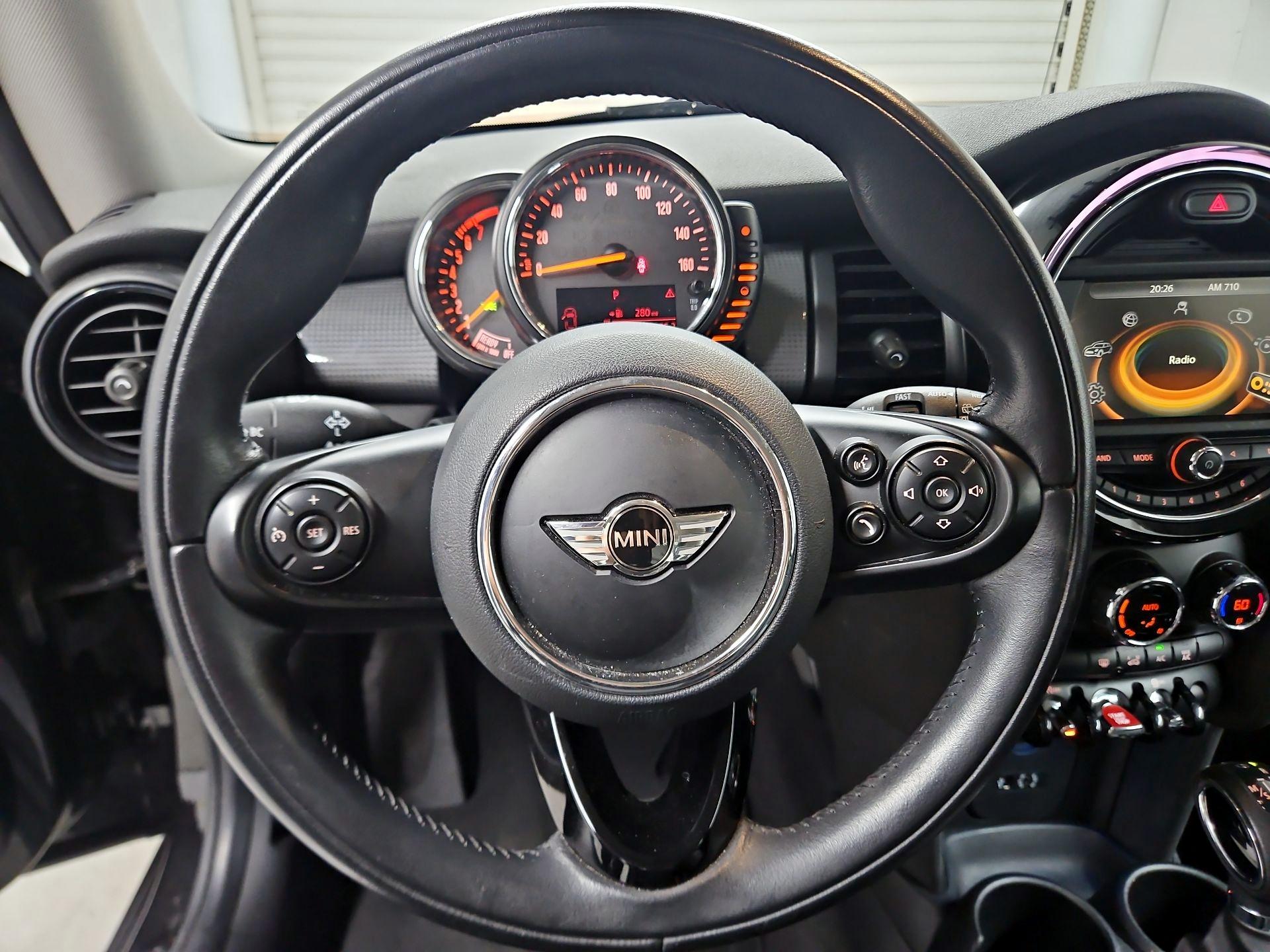 Thumbnail: 2015 MINI Cooper Hardtop - 10