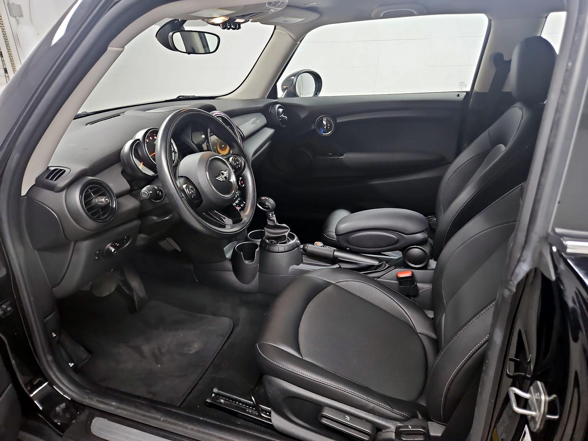Thumbnail: 2015 MINI Cooper Hardtop - 11