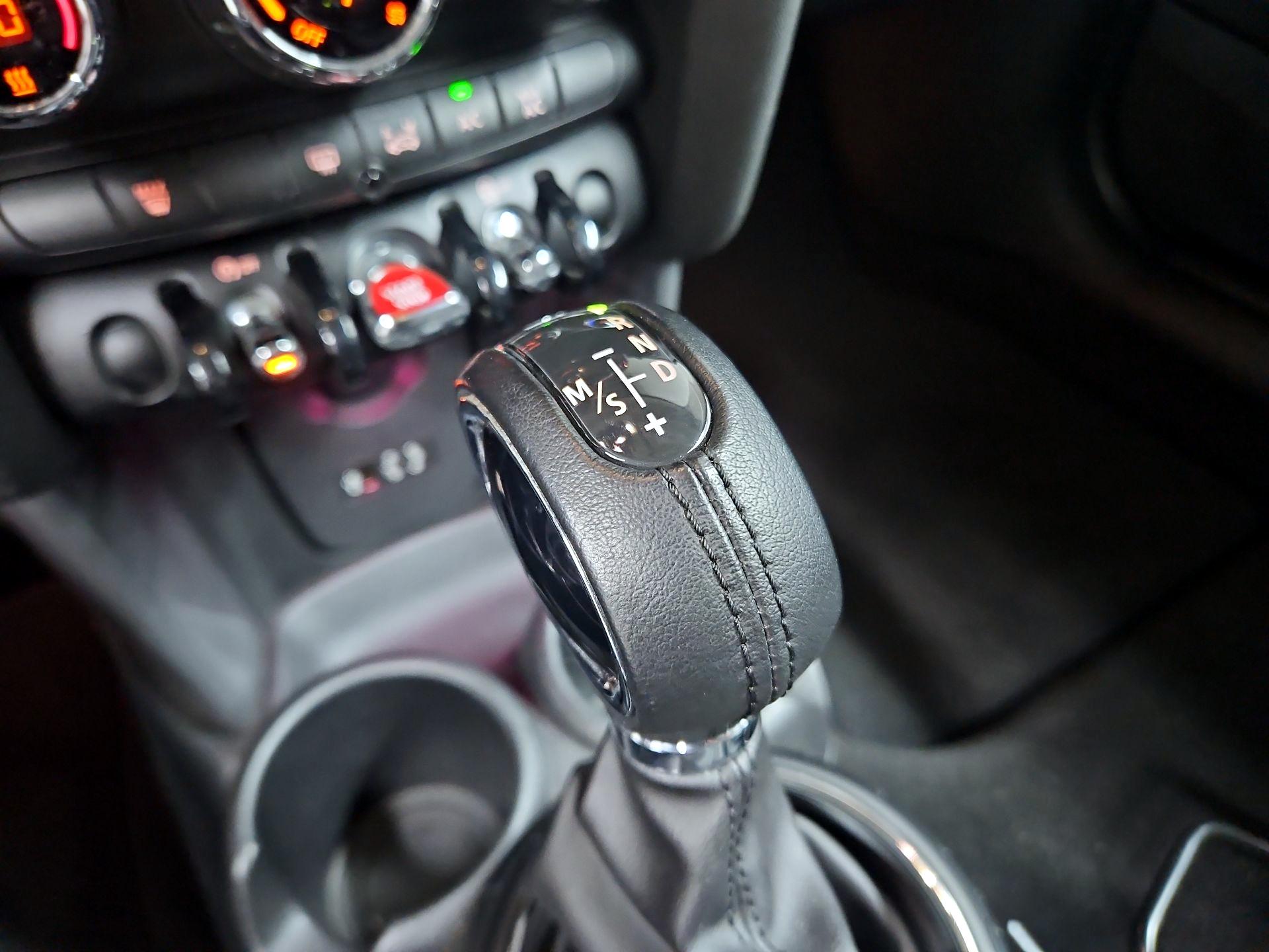 Thumbnail: 2015 MINI Cooper Hardtop - 17