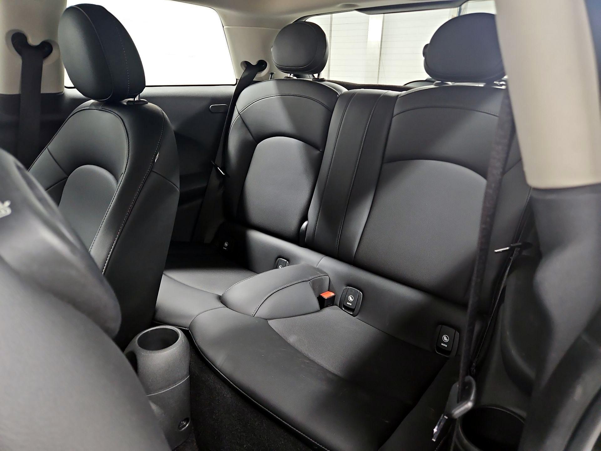 Thumbnail: 2015 MINI Cooper Hardtop - 19