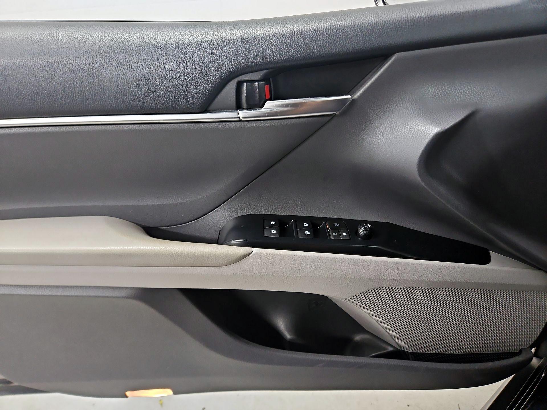 Thumbnail: 2018 Toyota Camry - 12
