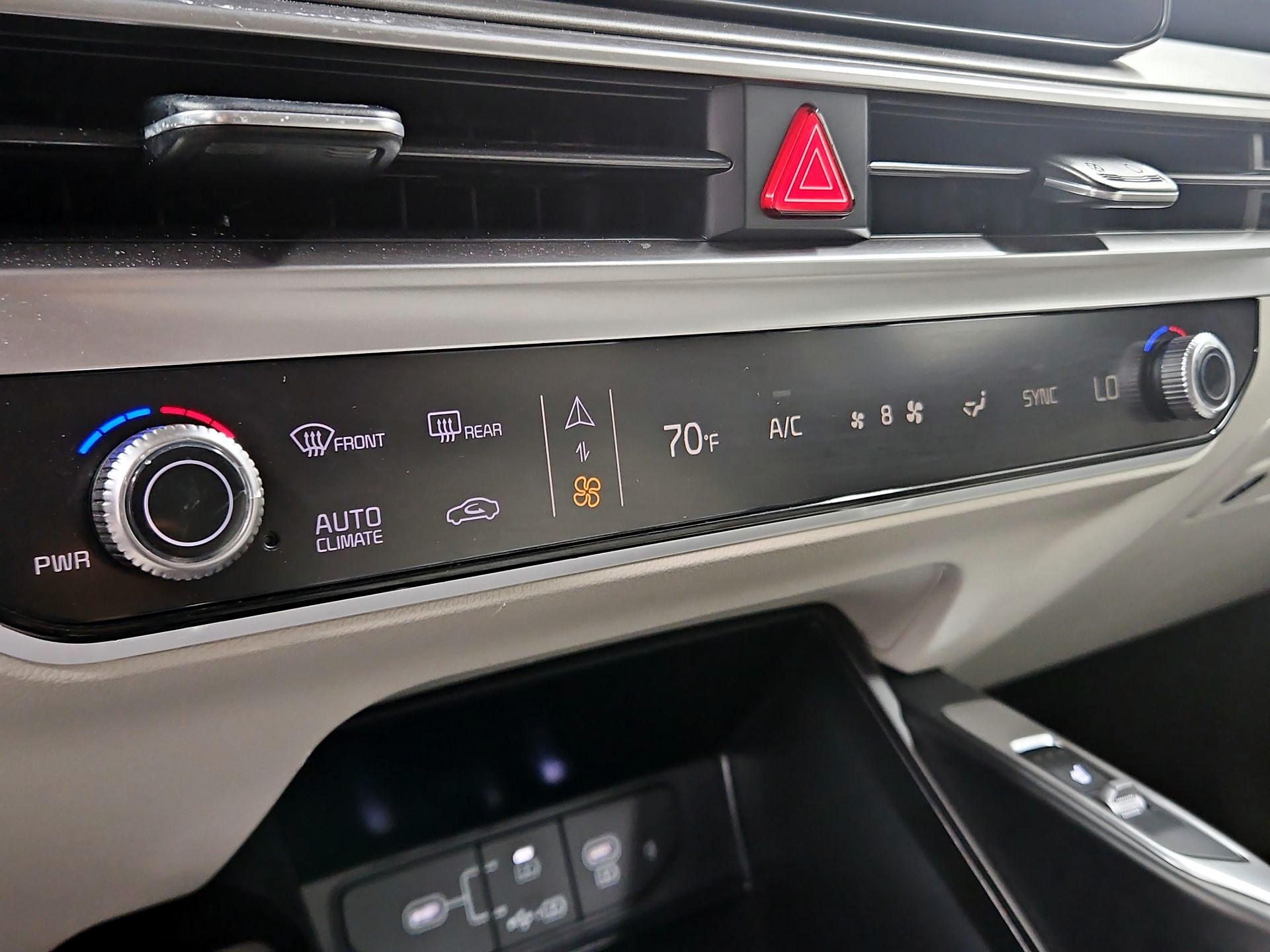 Thumbnail: 2024 Kia Sorento - 17
