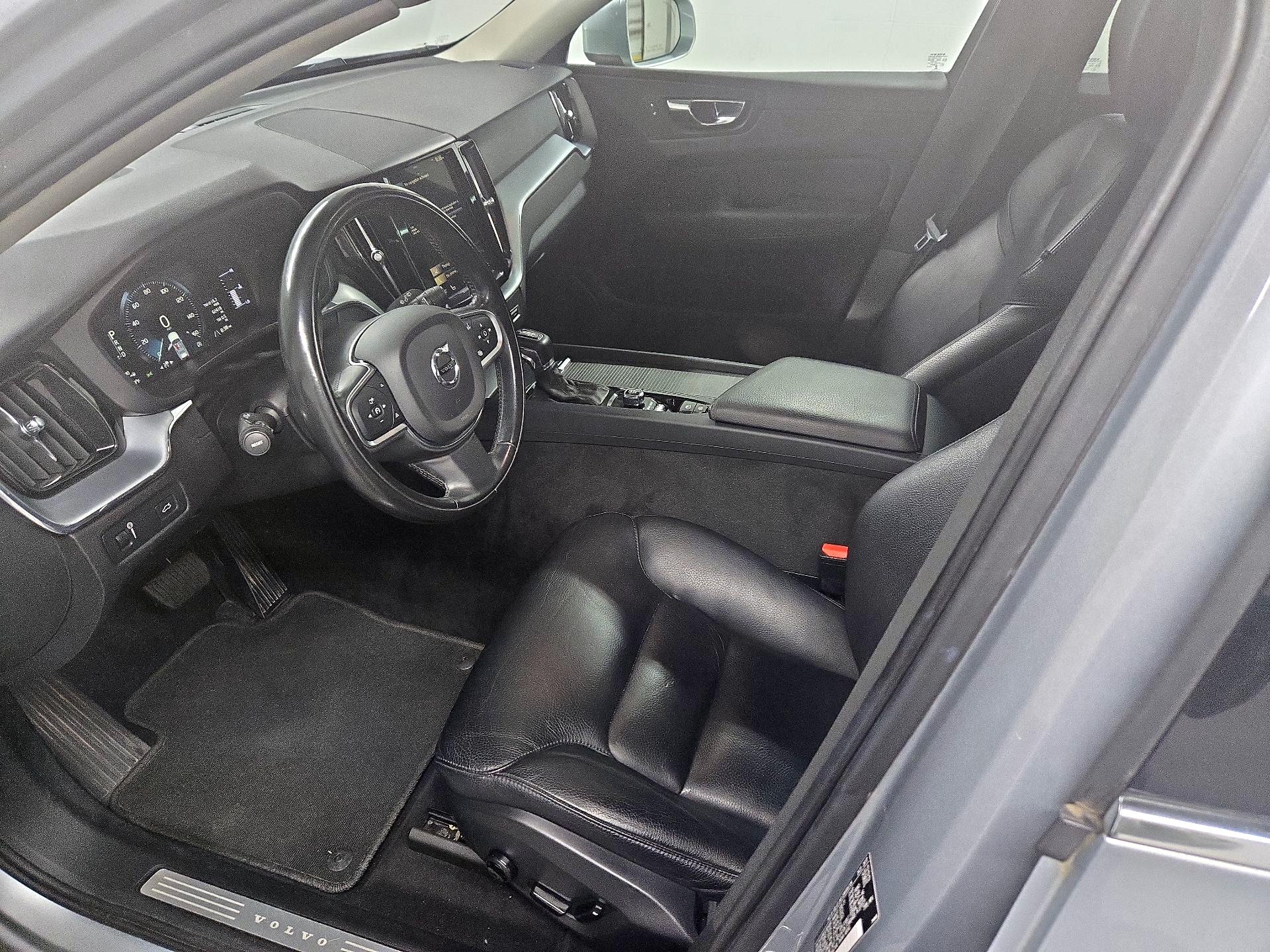 Thumbnail: 2018 Volvo XC60 - 11