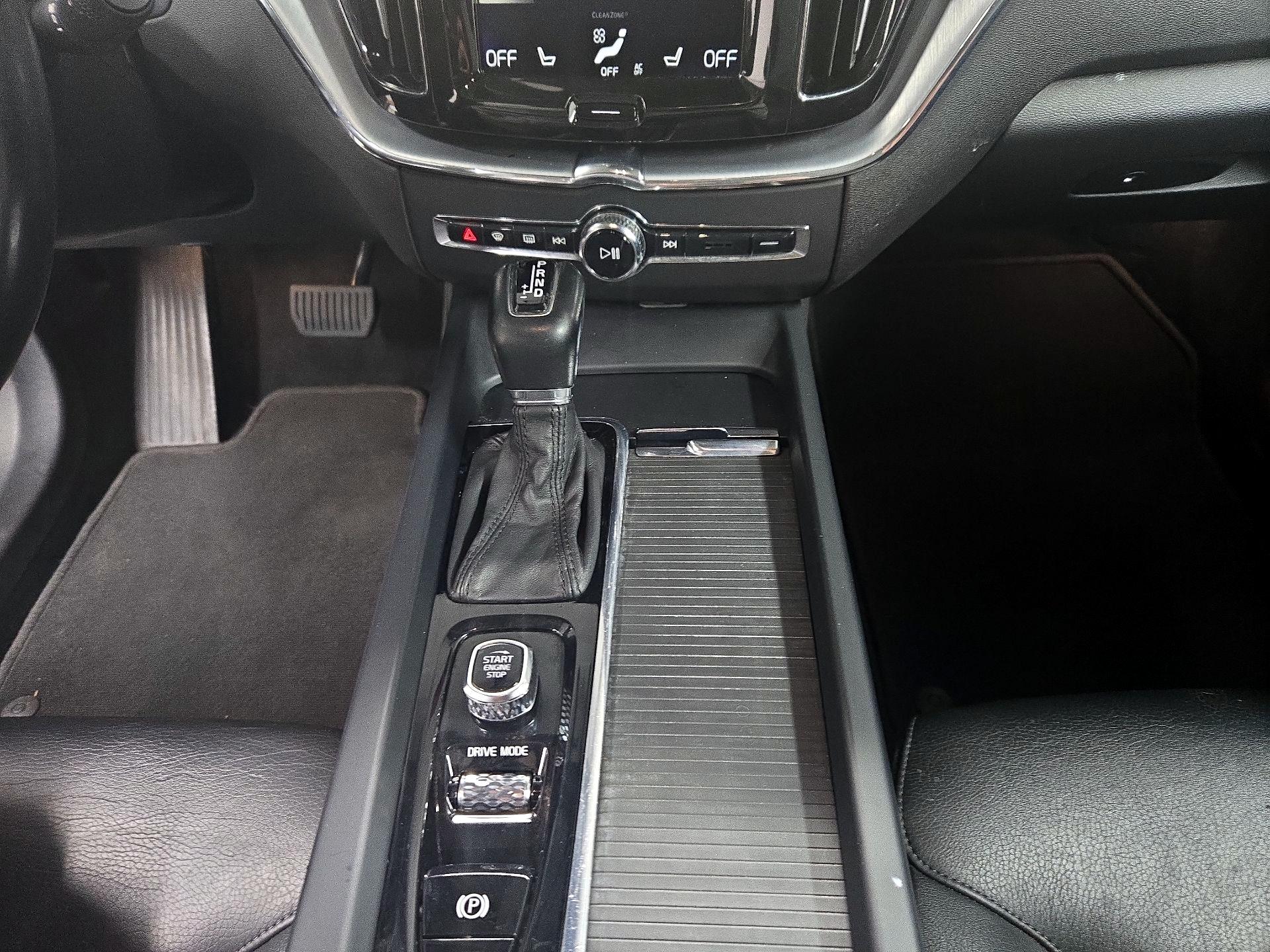 Thumbnail: 2018 Volvo XC60 - 17