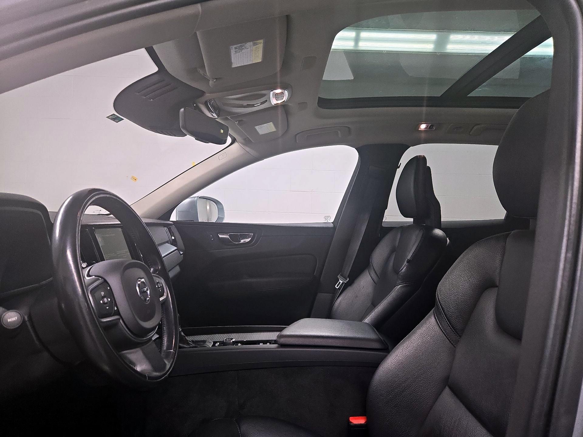 Thumbnail: 2018 Volvo XC60 - 19