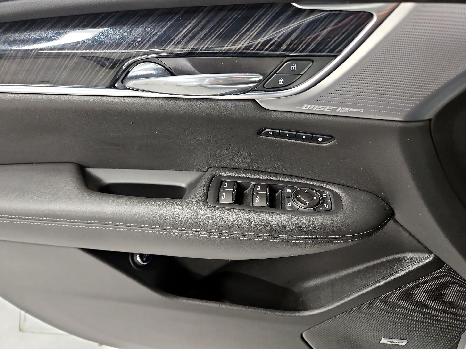 Thumbnail: 2022 Cadillac XT6 - 12