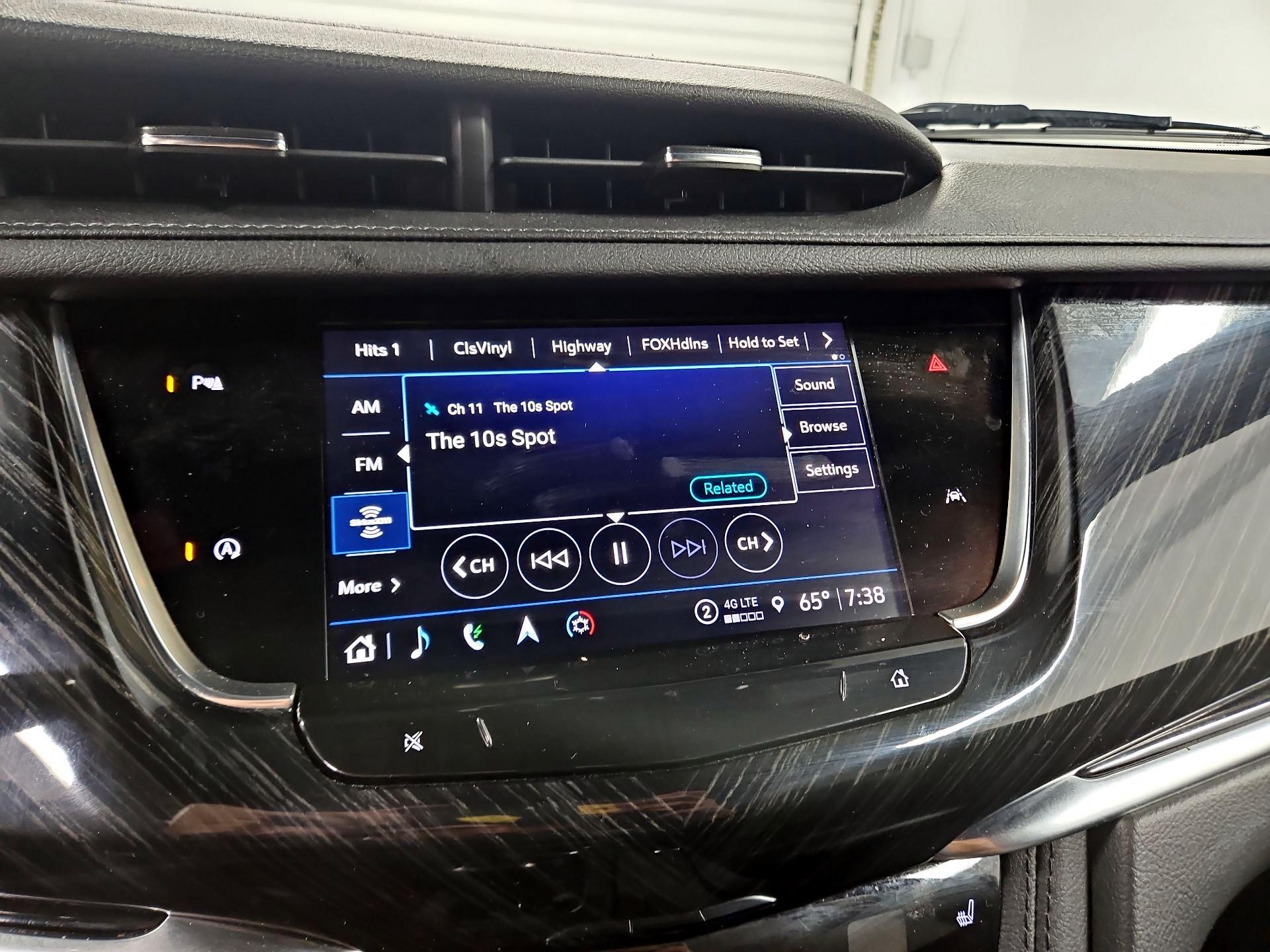 Thumbnail: 2022 Cadillac XT6 - 16