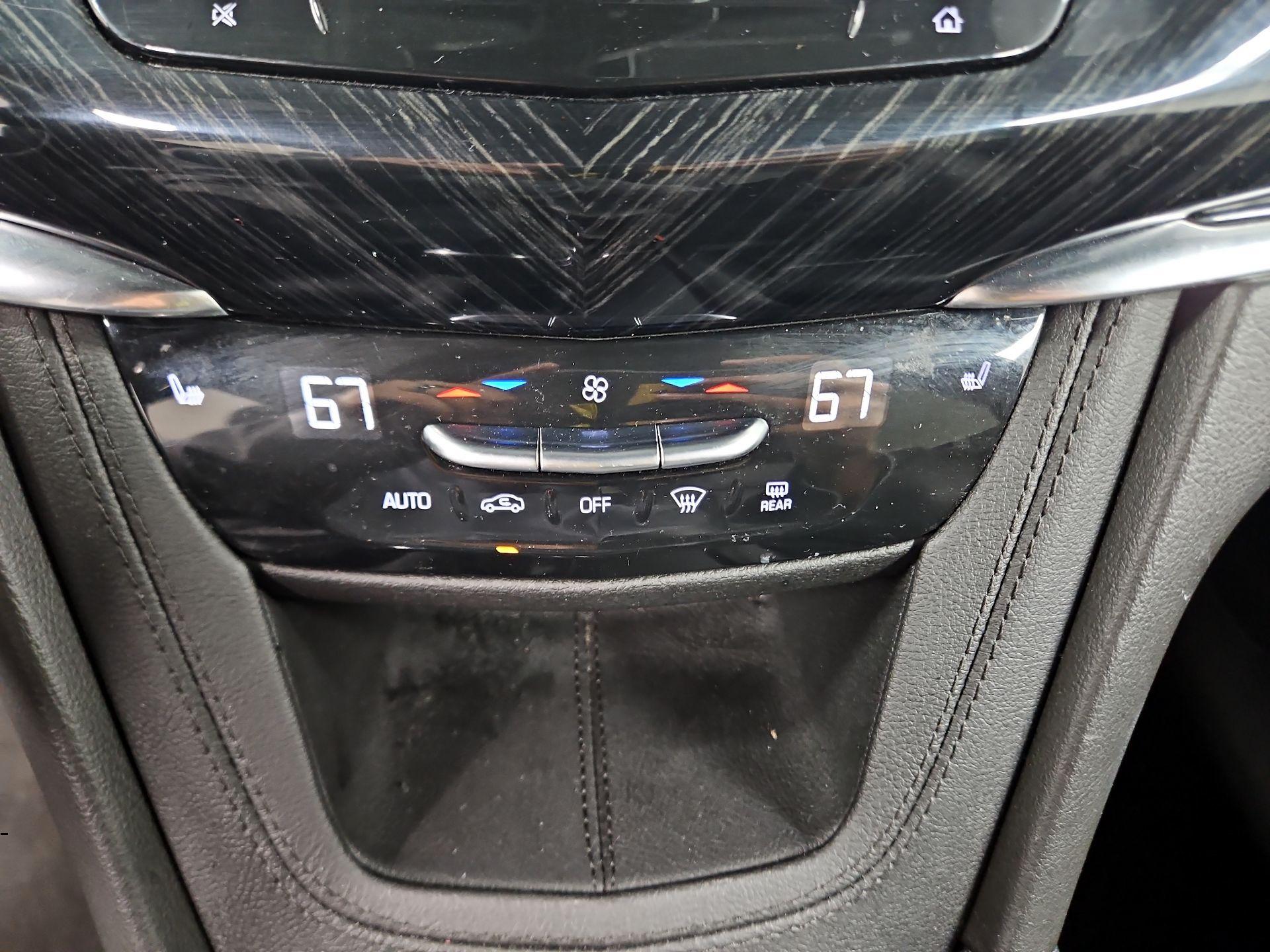 Thumbnail: 2022 Cadillac XT6 - 17