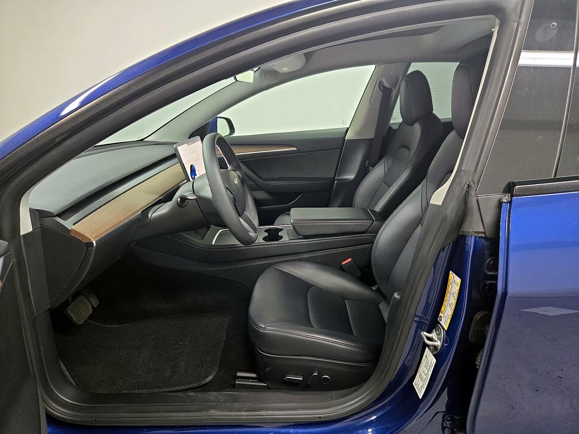 Thumbnail: 2022 Tesla Model 3 - 11