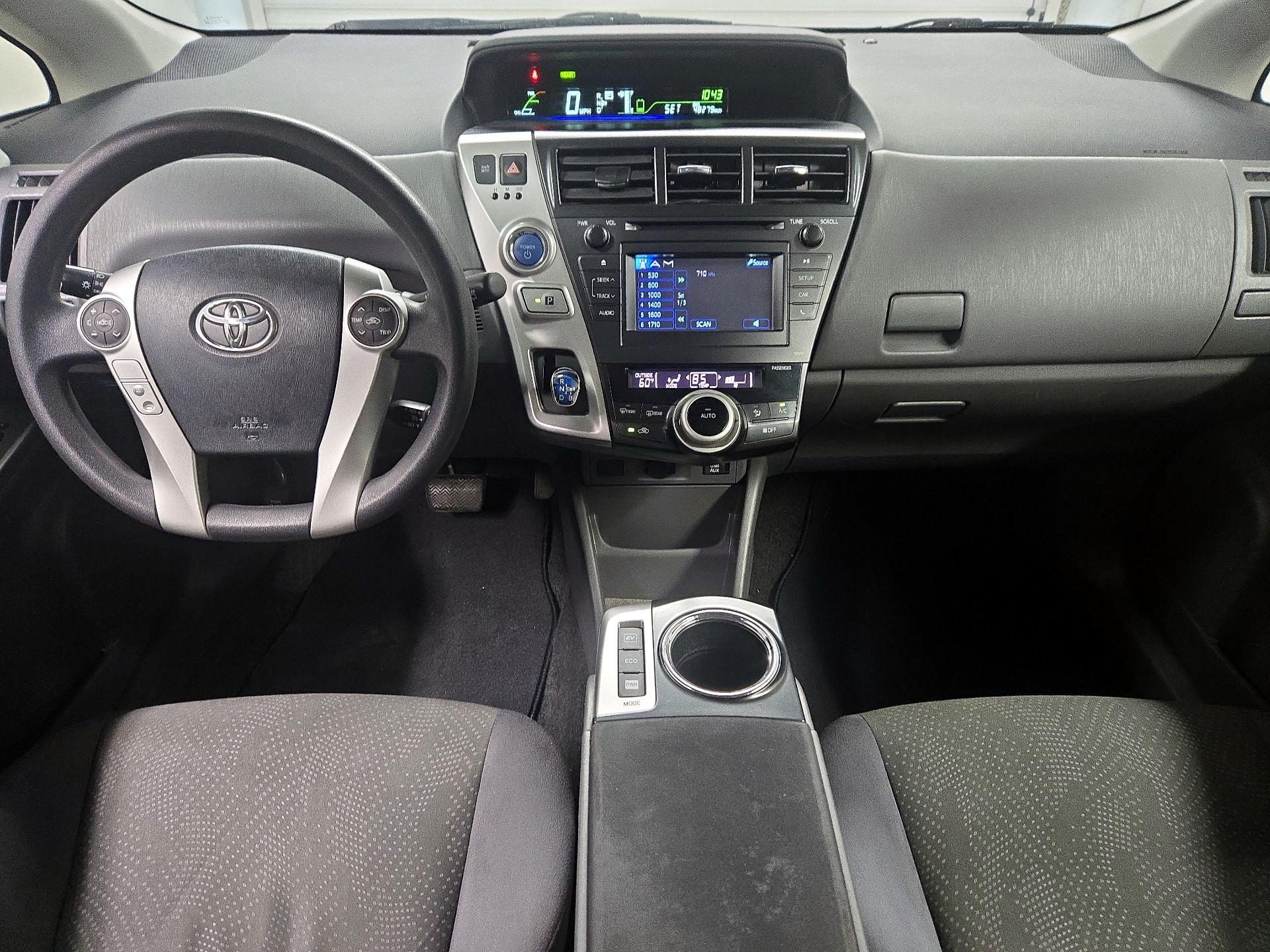 Thumbnail: 2014 Toyota Prius v - 9