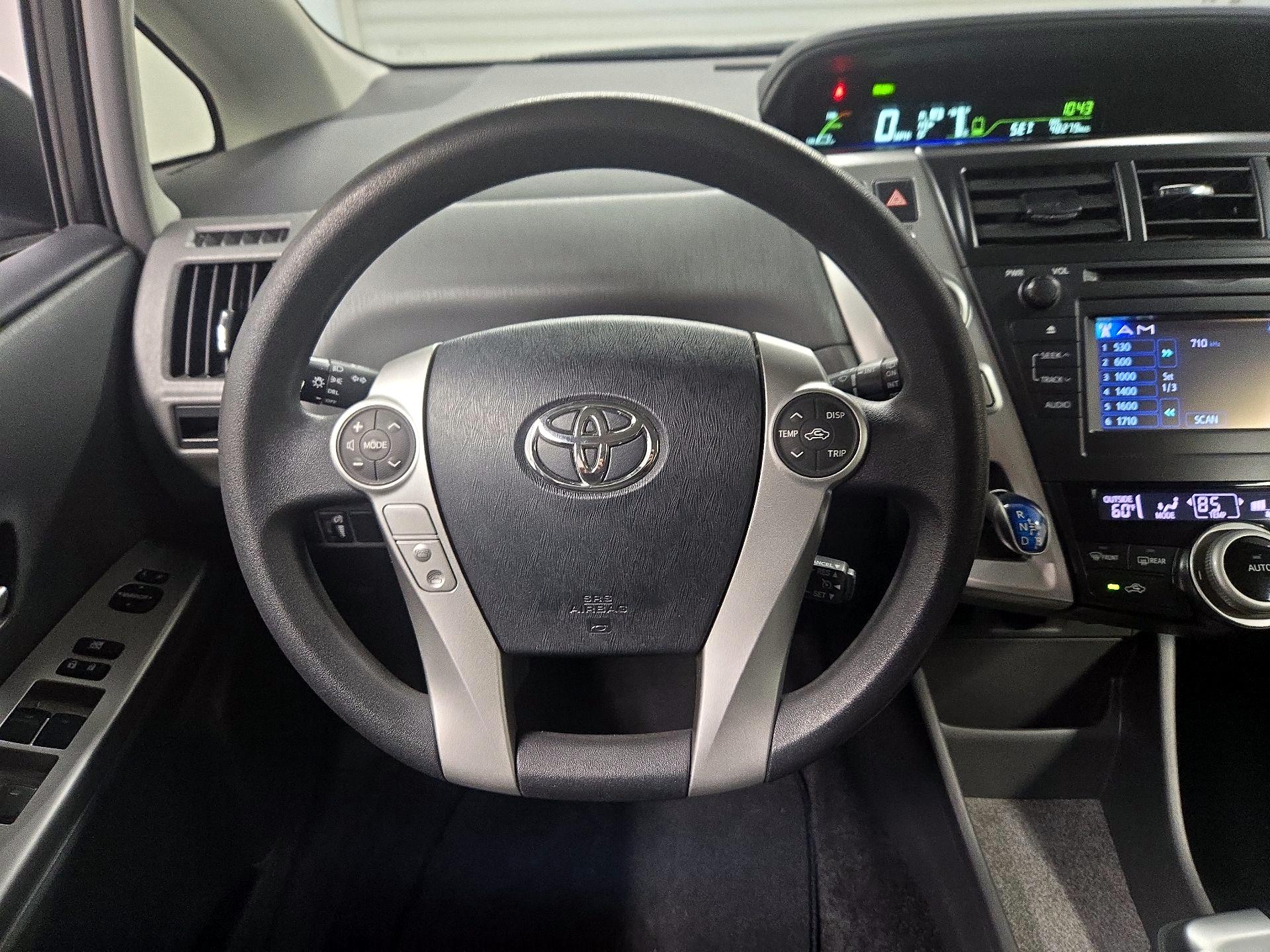 Thumbnail: 2014 Toyota Prius v - 10