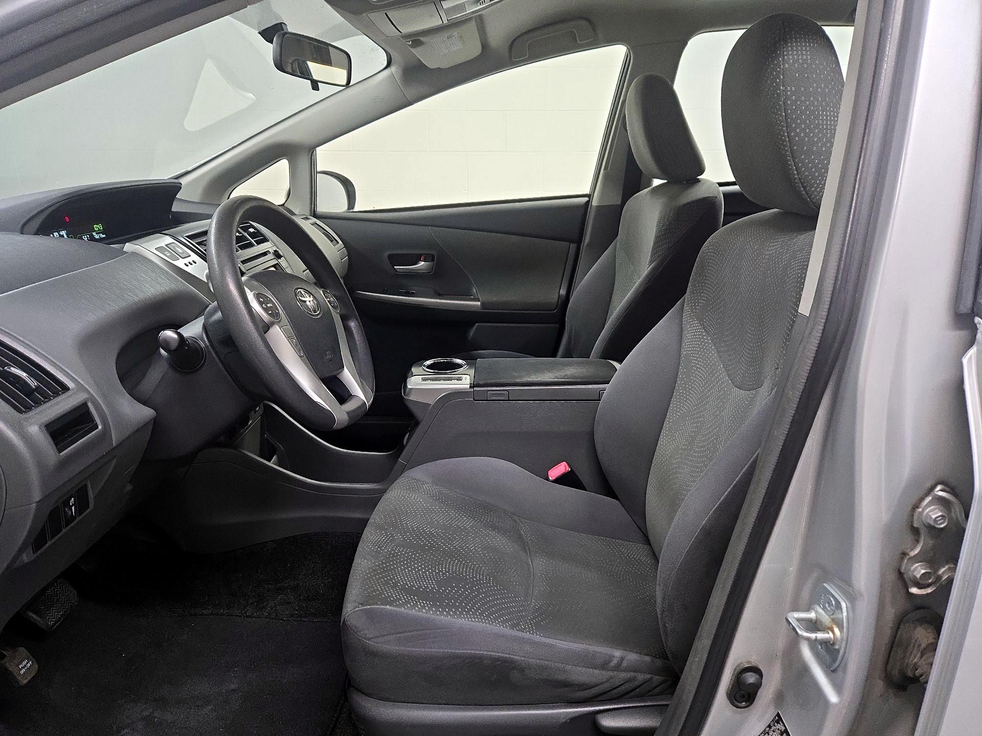 Thumbnail: 2014 Toyota Prius v - 11