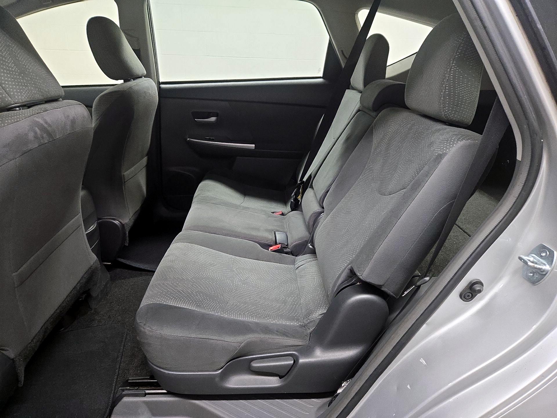 Thumbnail: 2014 Toyota Prius v - 18