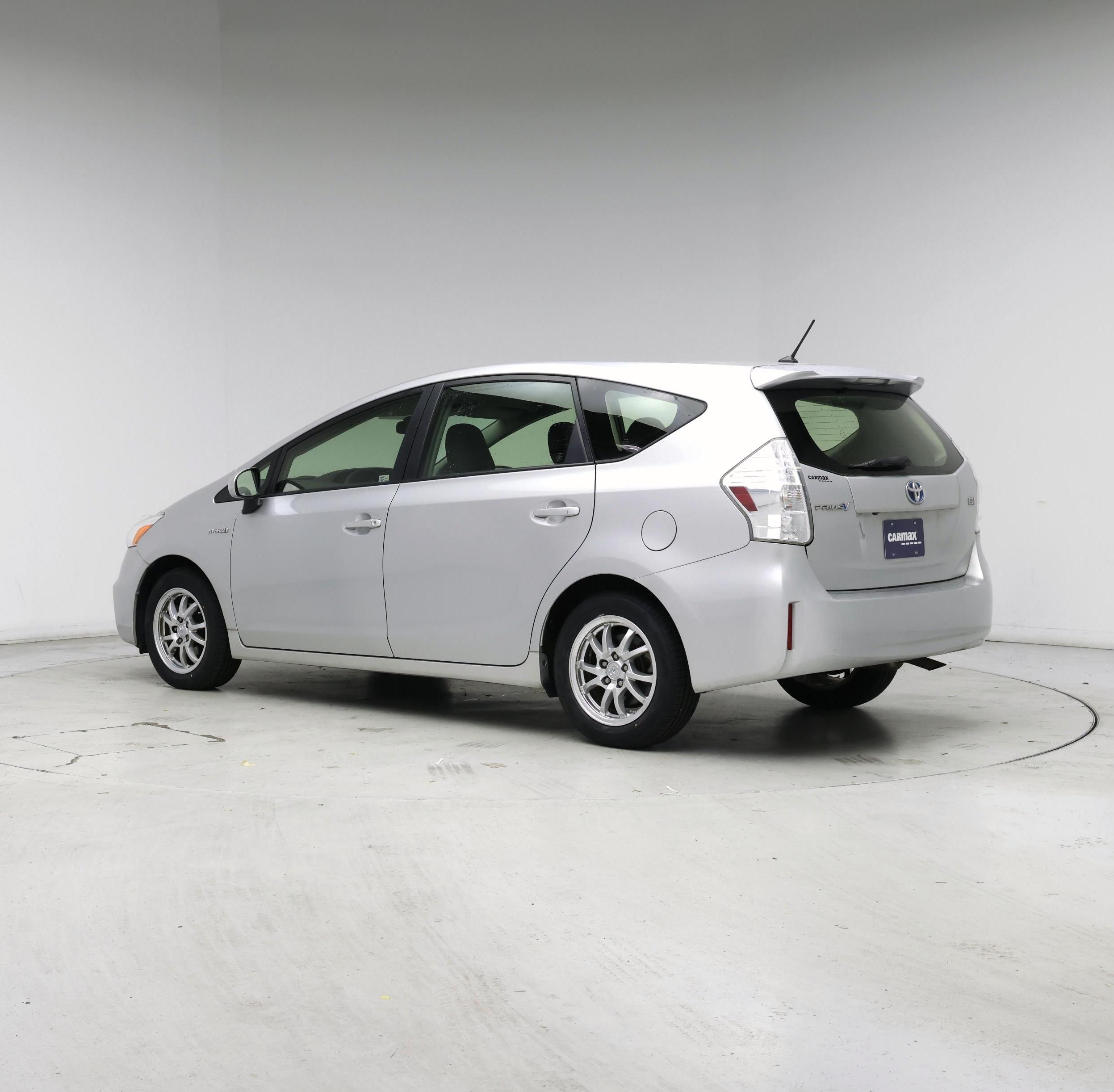 Thumbnail: 2014 Toyota Prius v - 2