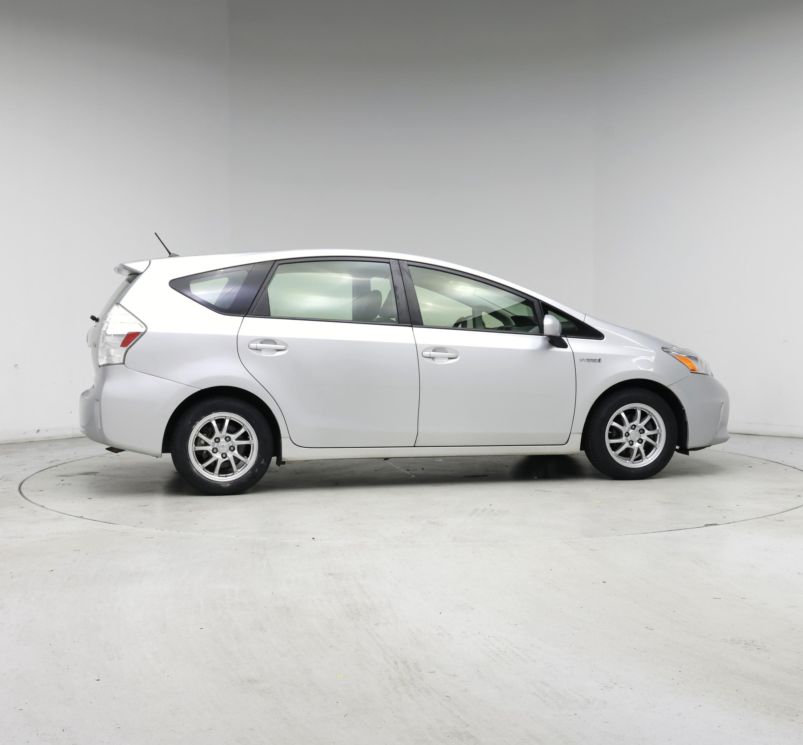 Thumbnail: 2014 Toyota Prius v - 7